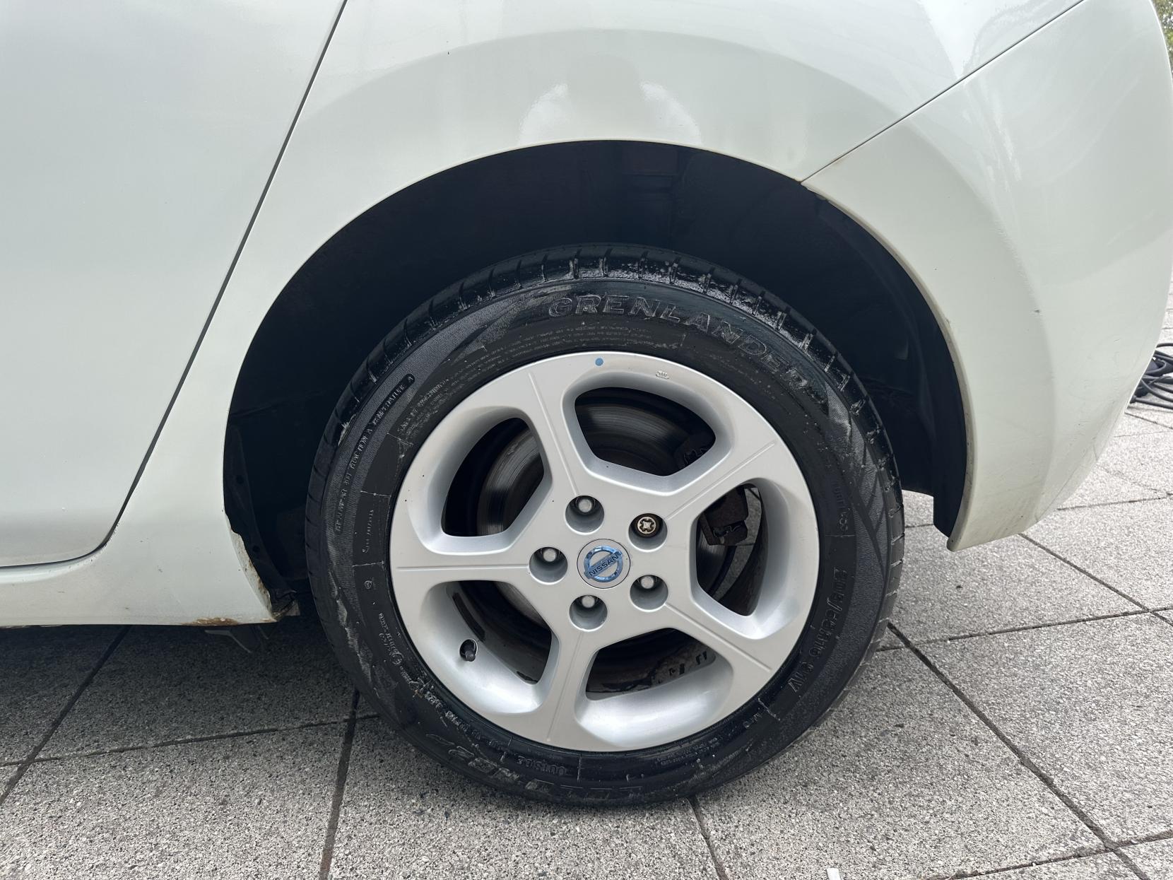 Nissan Leaf 24kWh Hatchback 5dr Electric Auto (107 bhp)