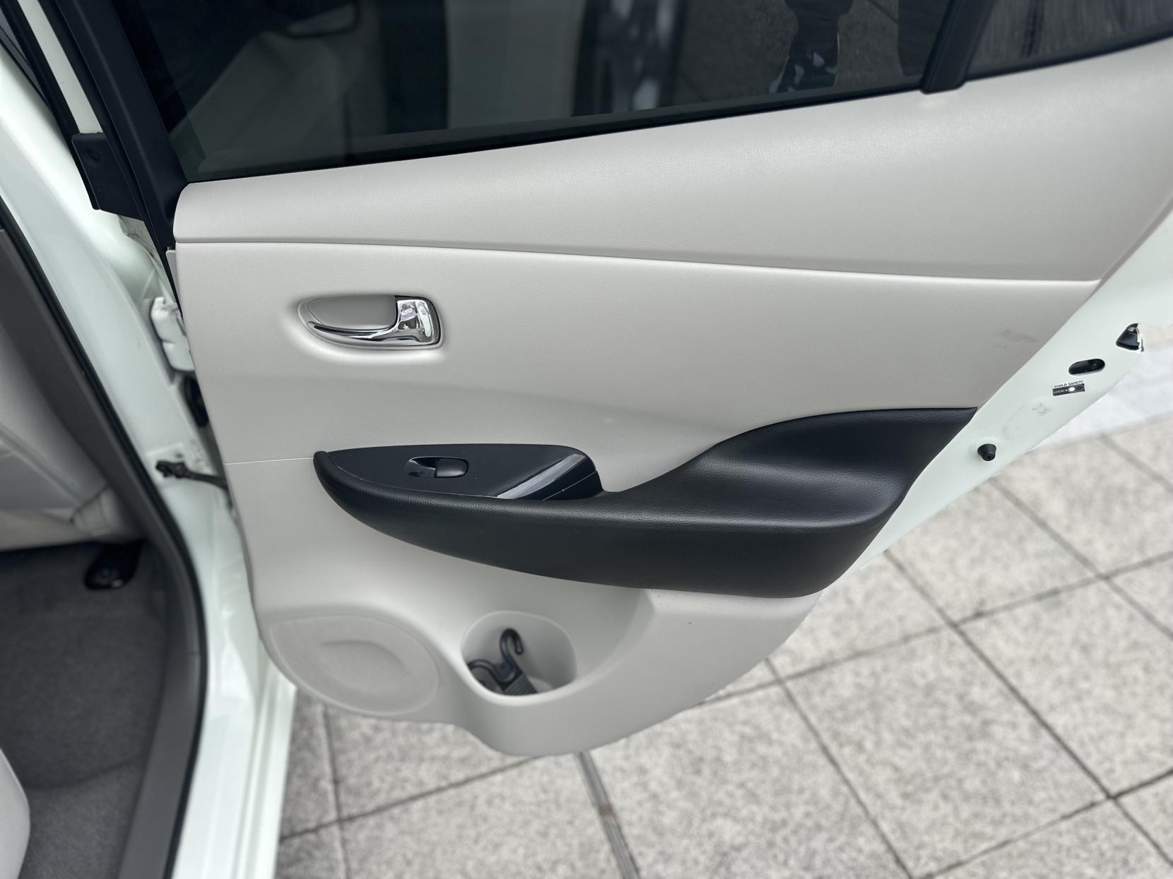 Nissan Leaf 24kWh Hatchback 5dr Electric Auto (107 bhp)