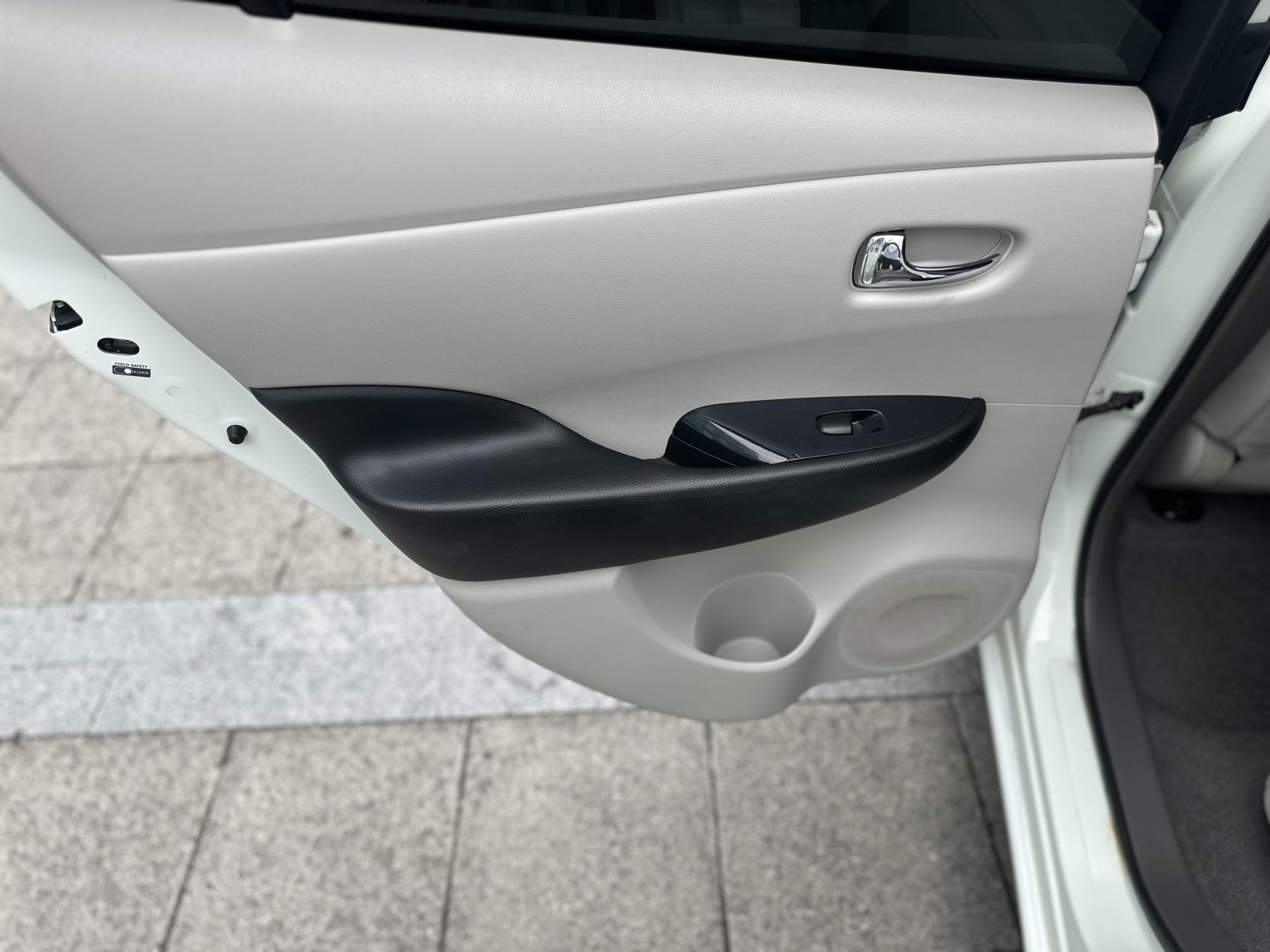Nissan Leaf 24kWh Hatchback 5dr Electric Auto (107 bhp)