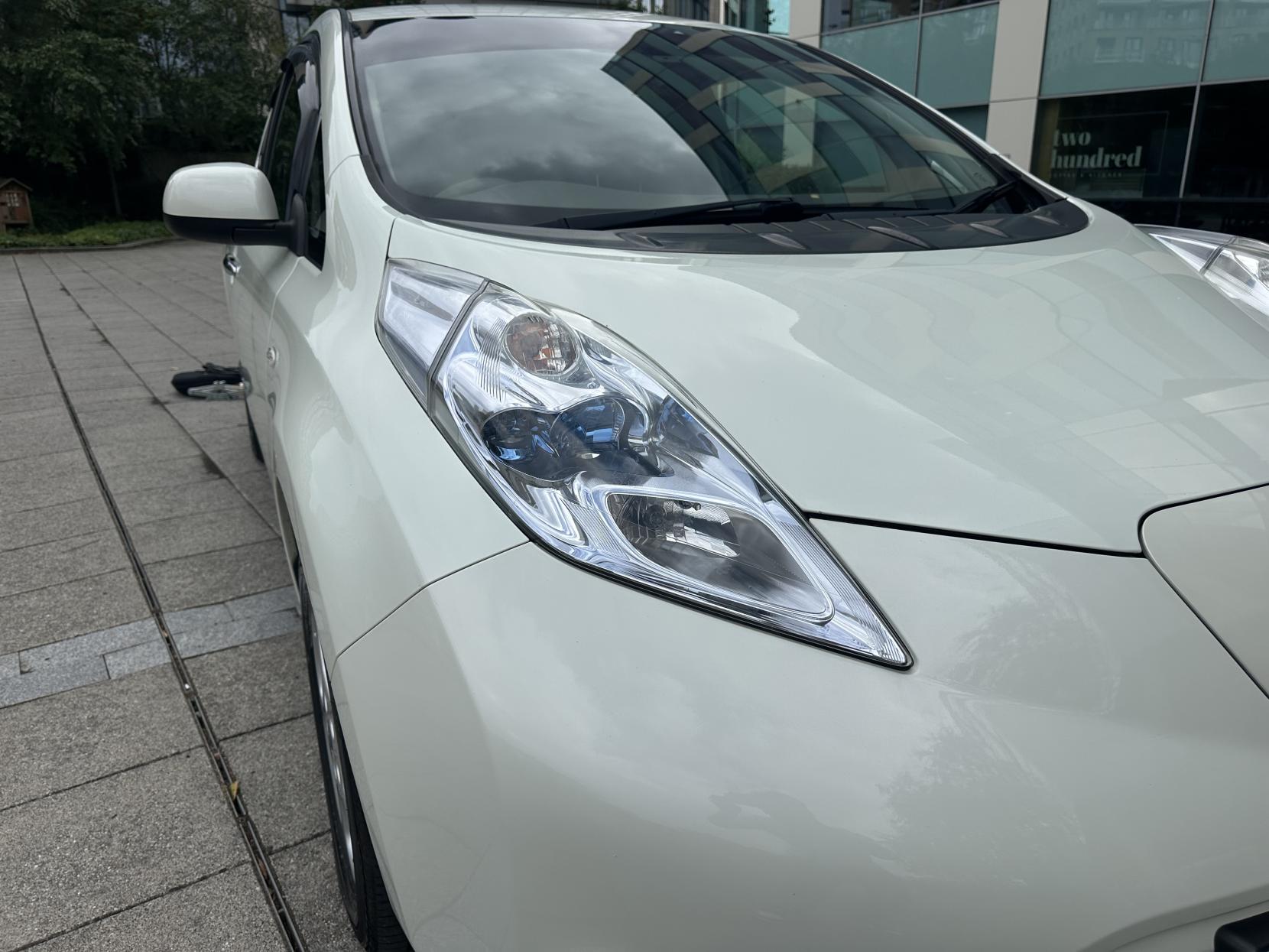 Nissan Leaf 24kWh Hatchback 5dr Electric Auto (107 bhp)