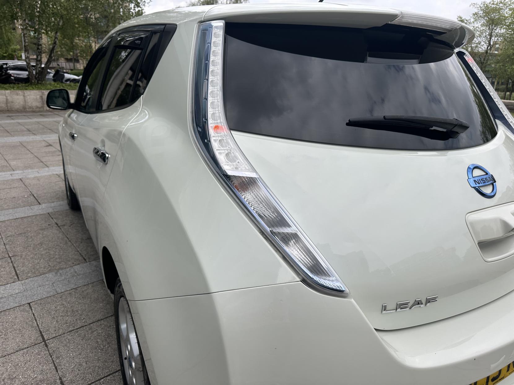 Nissan Leaf 24kWh Hatchback 5dr Electric Auto (107 bhp)