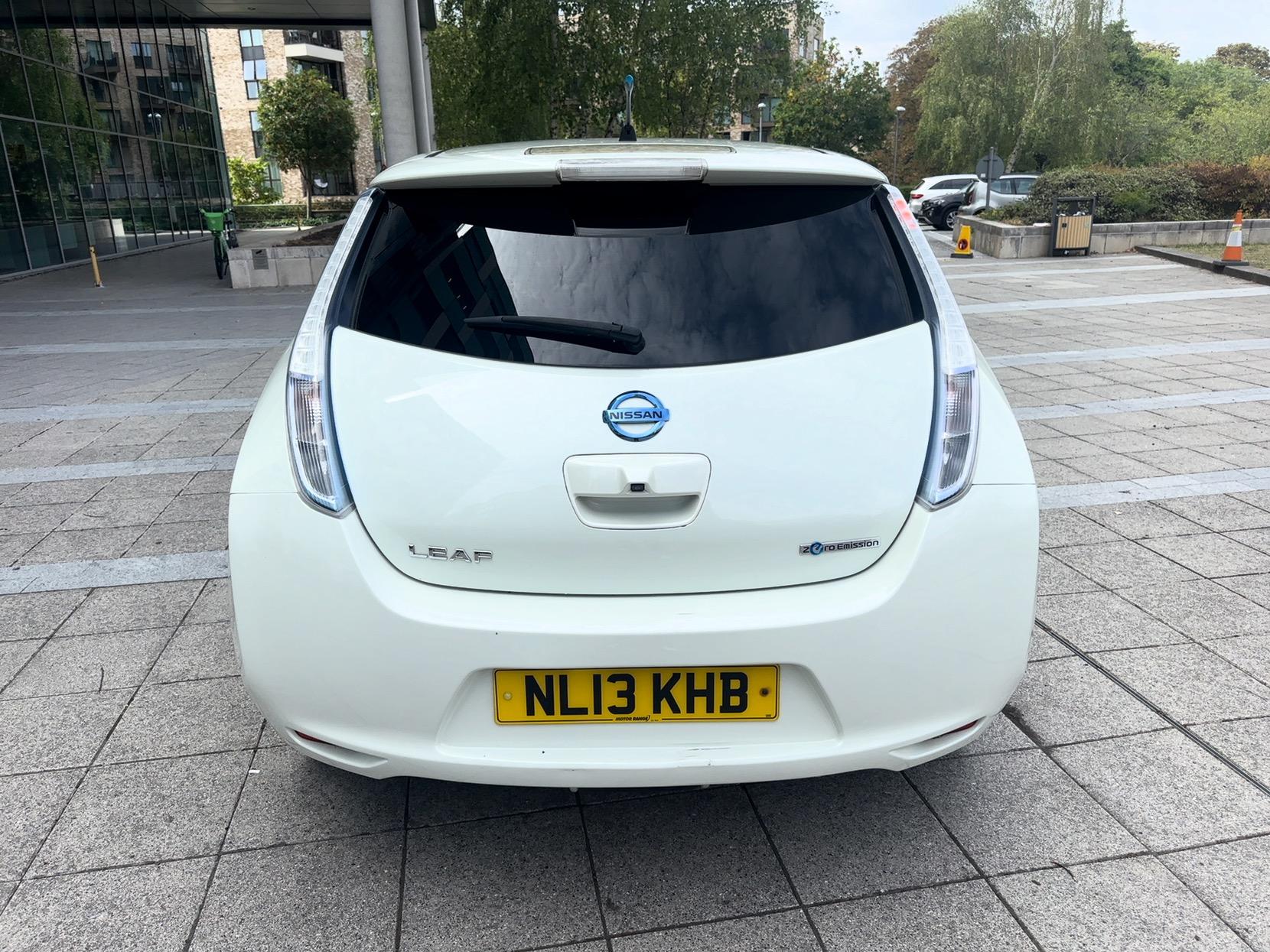 Nissan Leaf 24kWh Hatchback 5dr Electric Auto (107 bhp)
