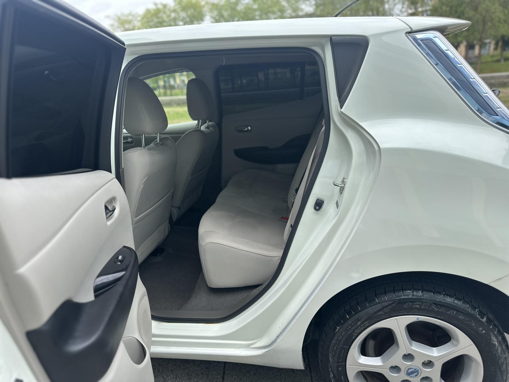 Nissan Leaf 24kWh Hatchback 5dr Electric Auto (107 bhp)