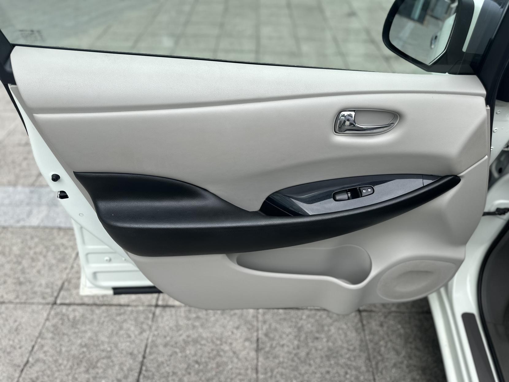 Nissan Leaf 24kWh Hatchback 5dr Electric Auto (107 bhp)