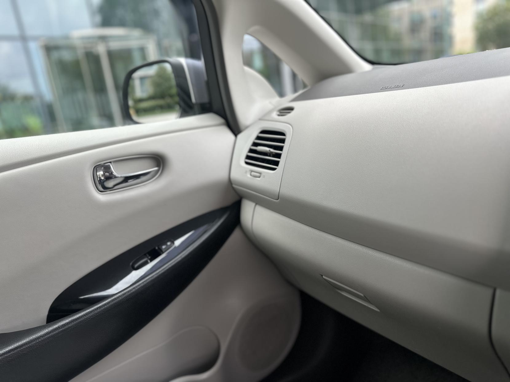 Nissan Leaf 24kWh Hatchback 5dr Electric Auto (107 bhp)