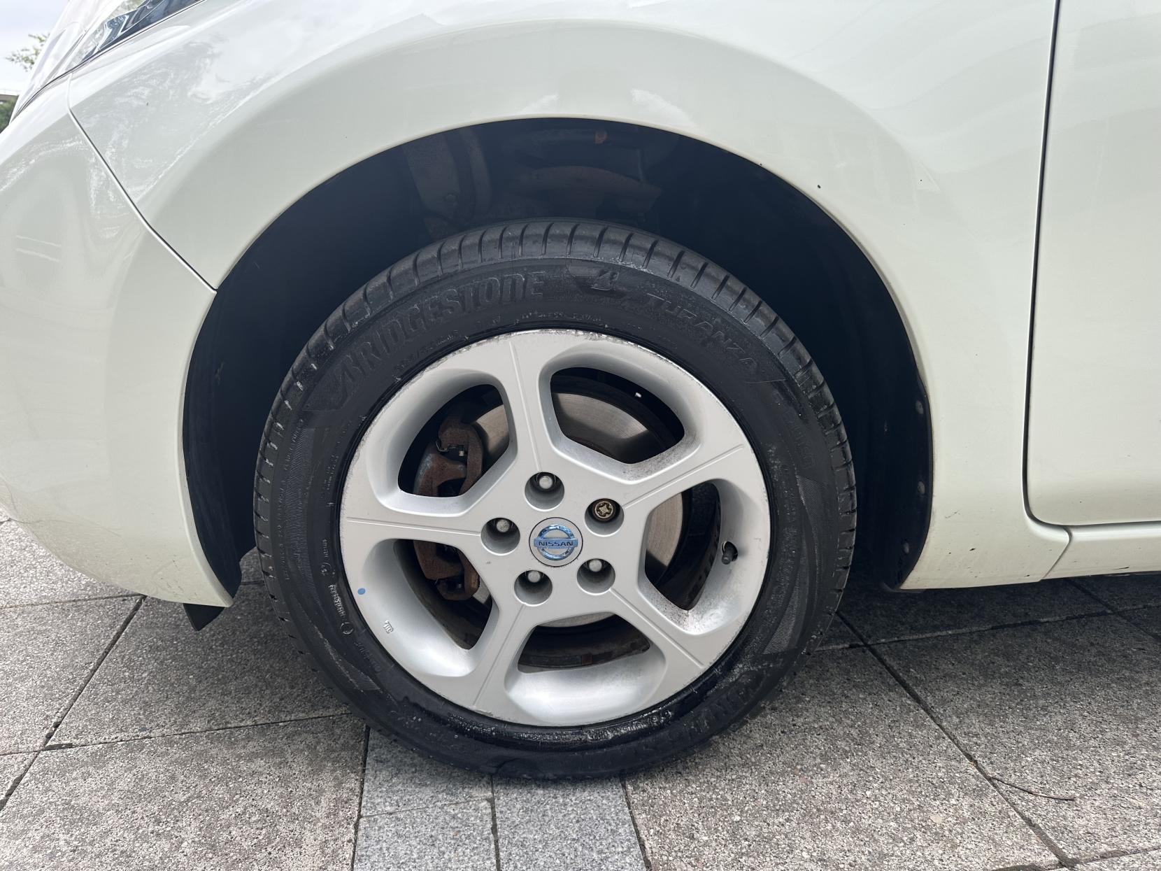 Nissan Leaf 24kWh Hatchback 5dr Electric Auto (107 bhp)