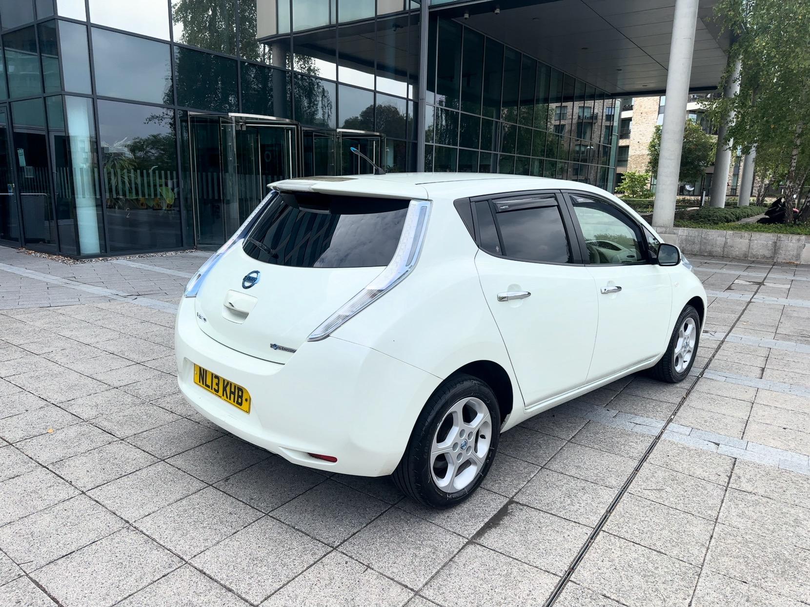 Nissan Leaf 24kWh Hatchback 5dr Electric Auto (107 bhp)