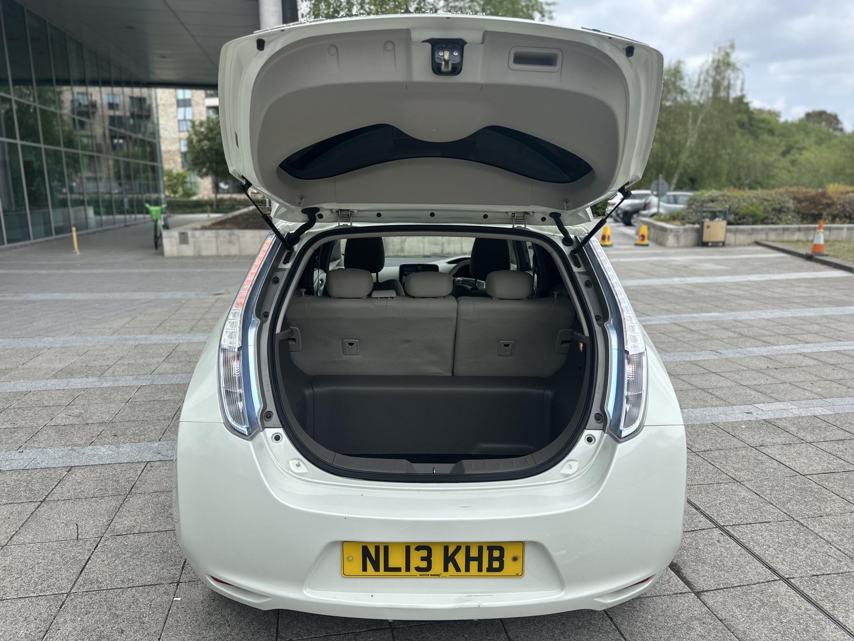 Nissan Leaf 24kWh Hatchback 5dr Electric Auto (107 bhp)