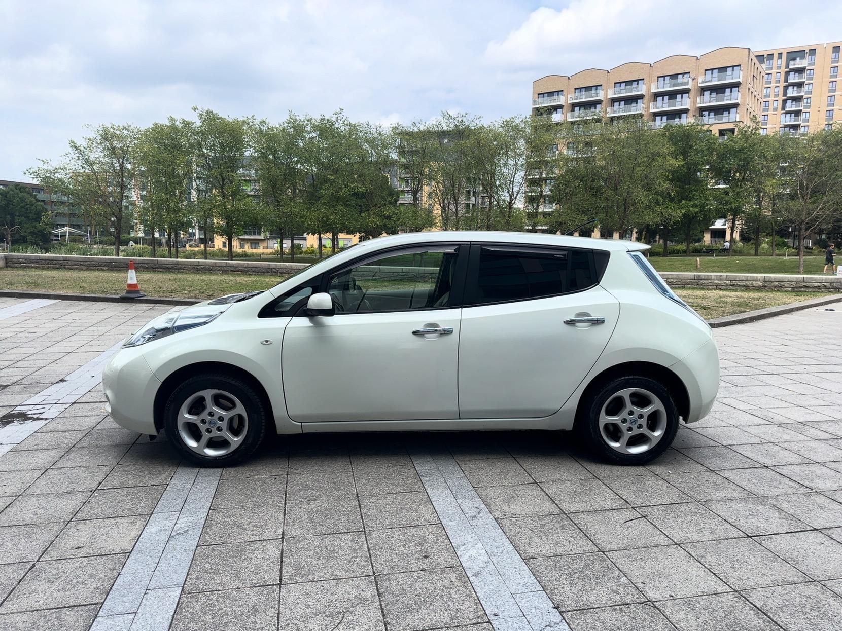 Nissan Leaf 24kWh Hatchback 5dr Electric Auto (107 bhp)