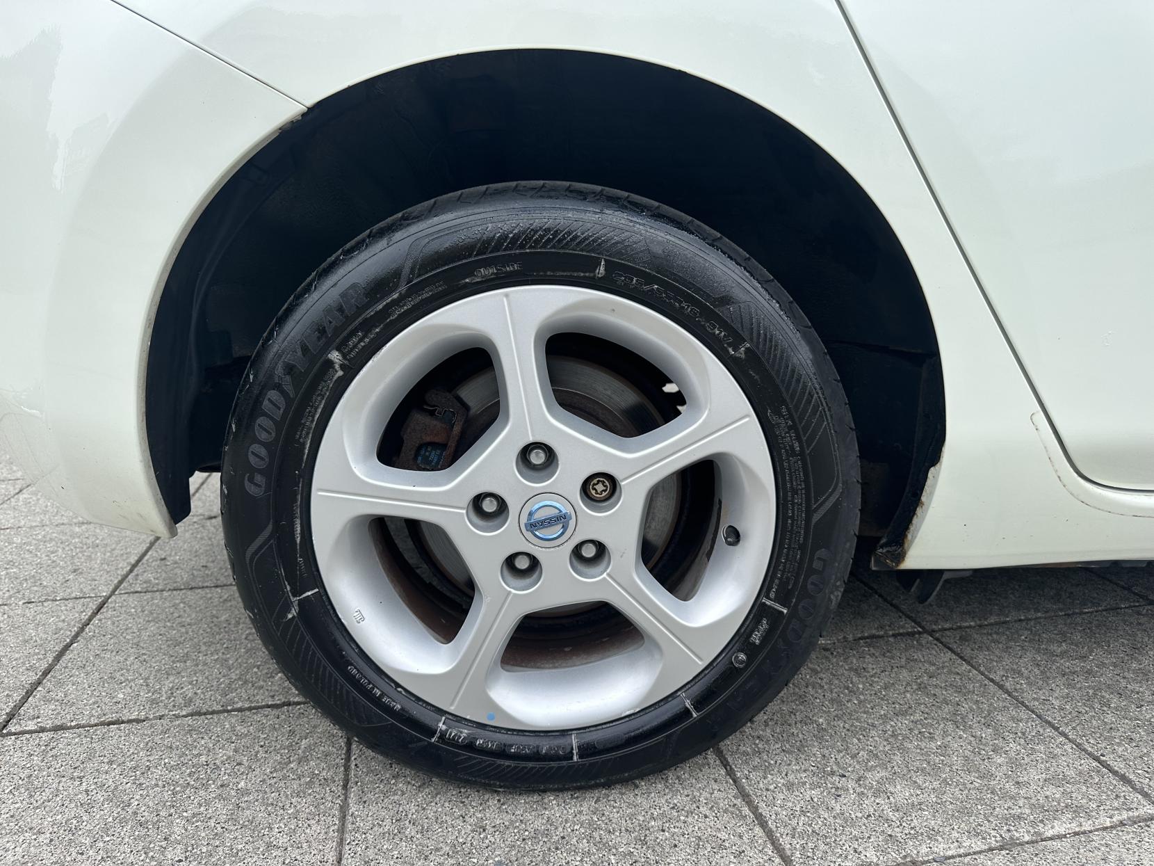 Nissan Leaf 24kWh Hatchback 5dr Electric Auto (107 bhp)