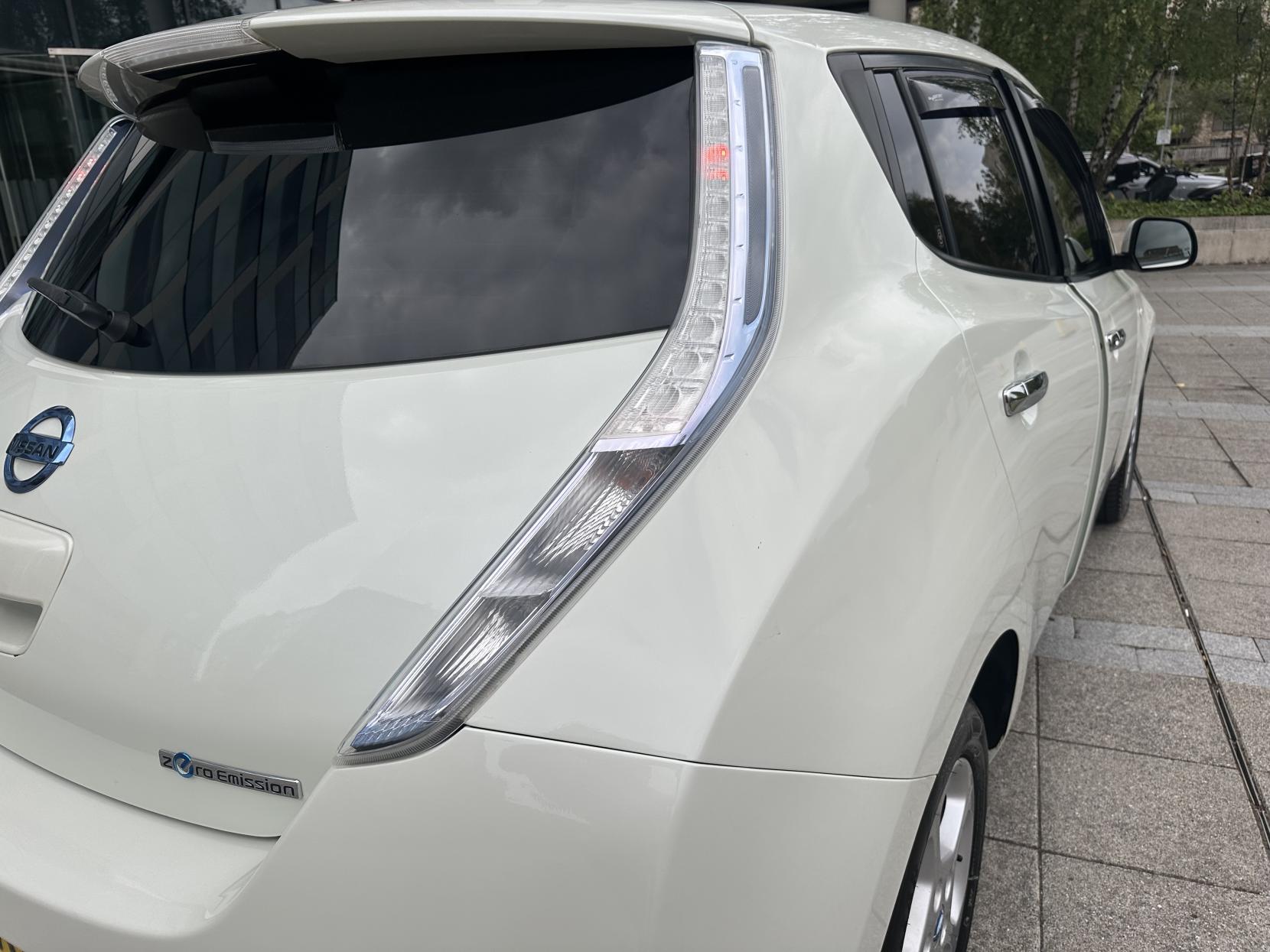 Nissan Leaf 24kWh Hatchback 5dr Electric Auto (107 bhp)
