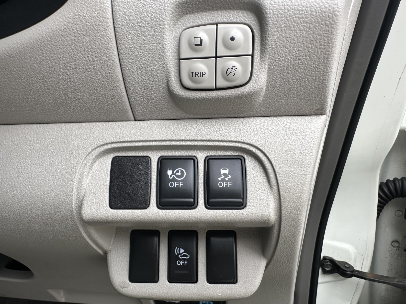 Nissan Leaf 24kWh Hatchback 5dr Electric Auto (107 bhp)