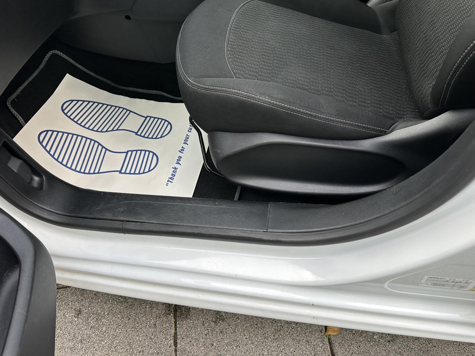 Peugeot 208 1.2 PureTech Active Hatchback 5dr Petrol Manual Euro 6 (82 ps)