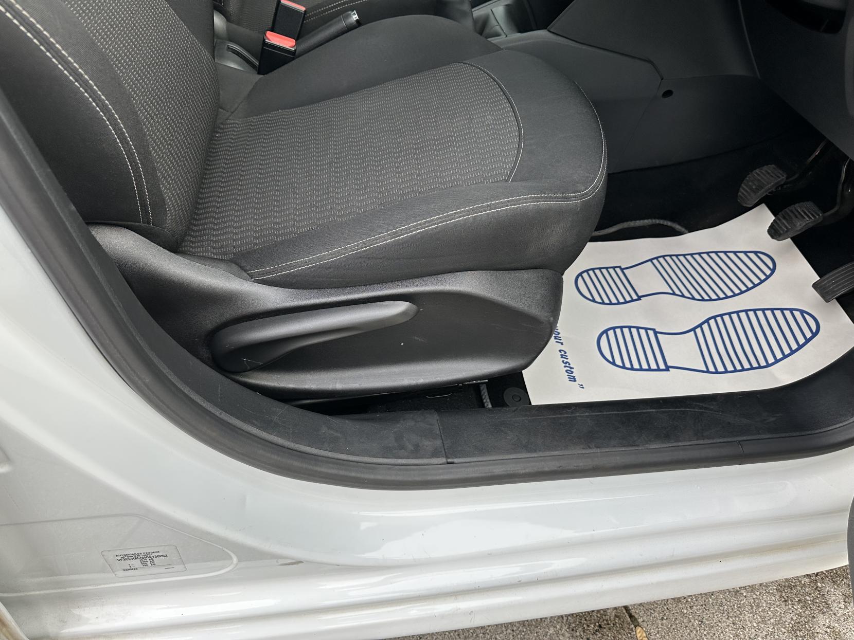 Peugeot 208 1.2 PureTech Active Hatchback 5dr Petrol Manual Euro 6 (82 ps)