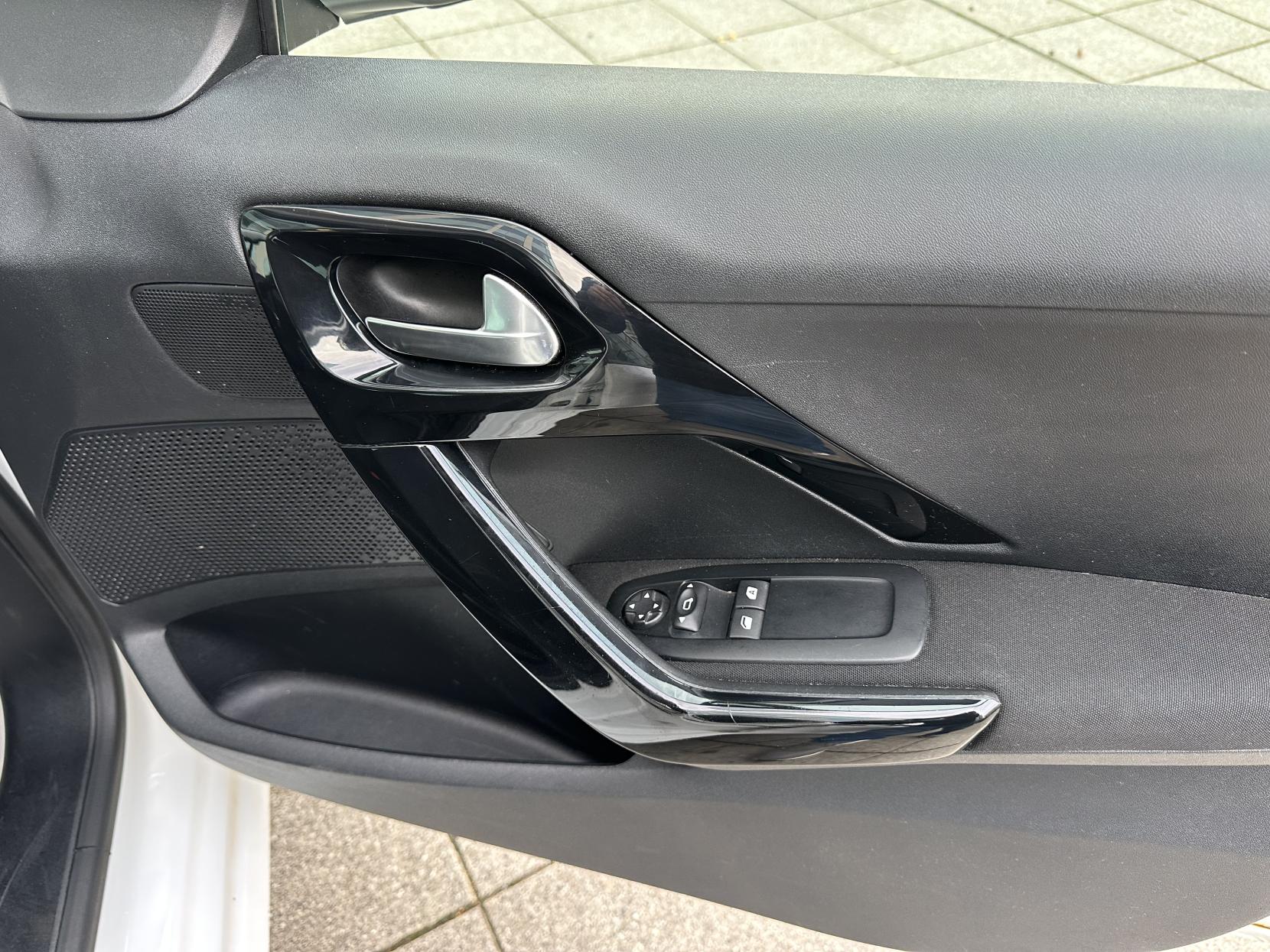 Peugeot 208 1.2 PureTech Active Hatchback 5dr Petrol Manual Euro 6 (82 ps)