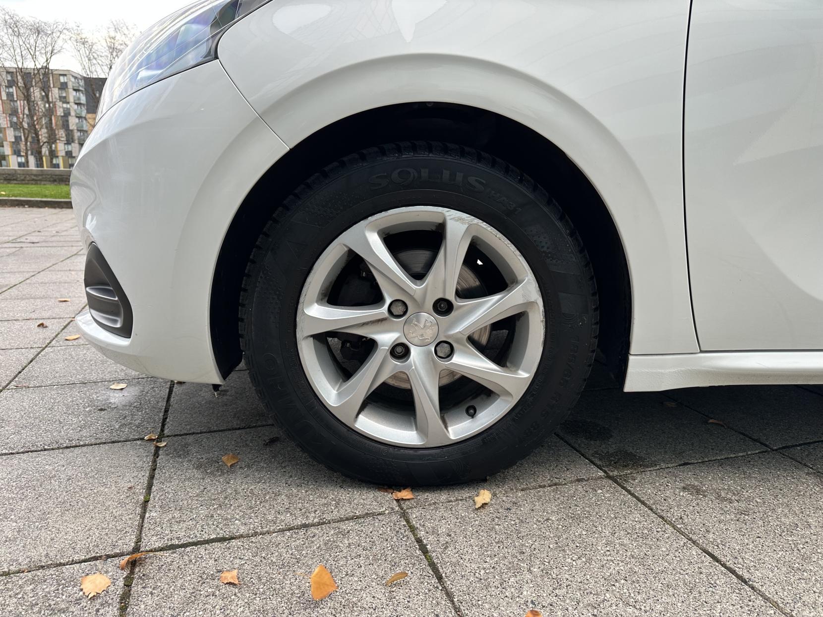 Peugeot 208 1.2 PureTech Active Hatchback 5dr Petrol Manual Euro 6 (82 ps)