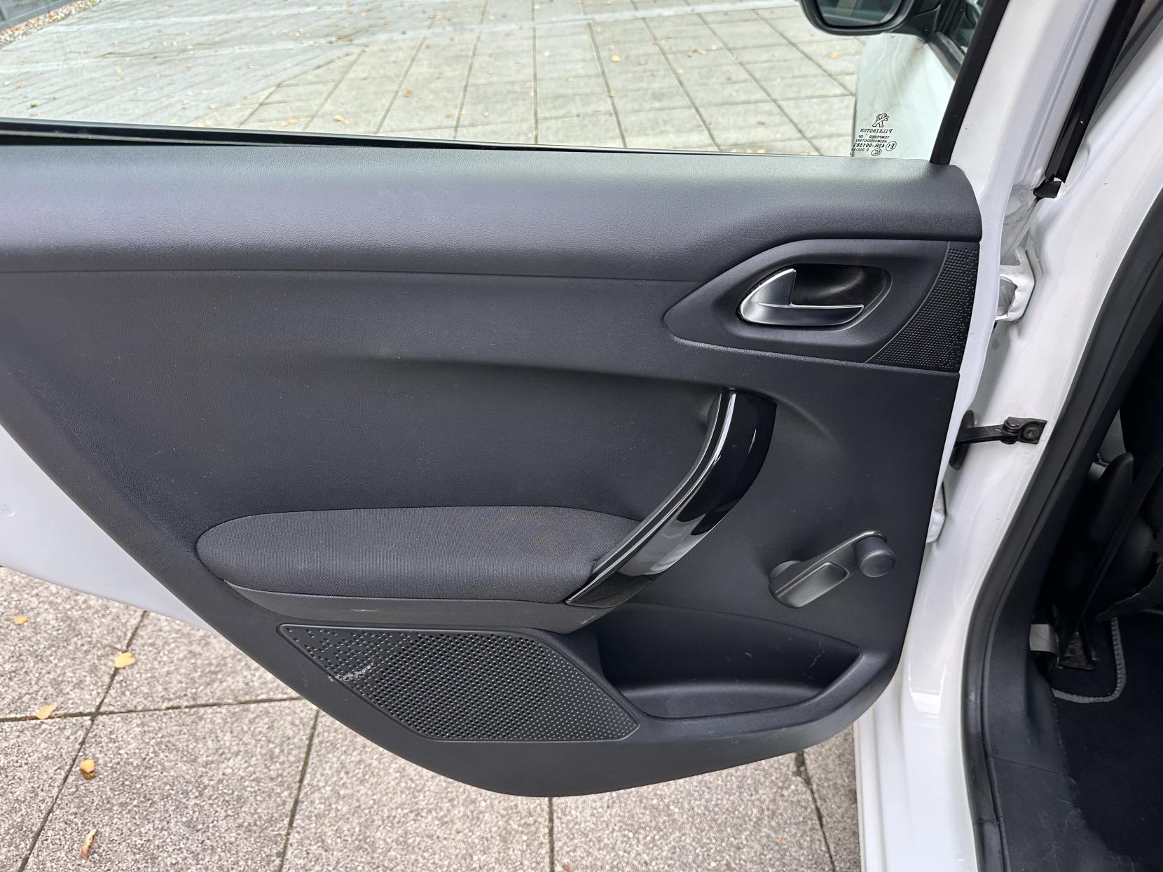 Peugeot 208 1.2 PureTech Active Hatchback 5dr Petrol Manual Euro 6 (82 ps)