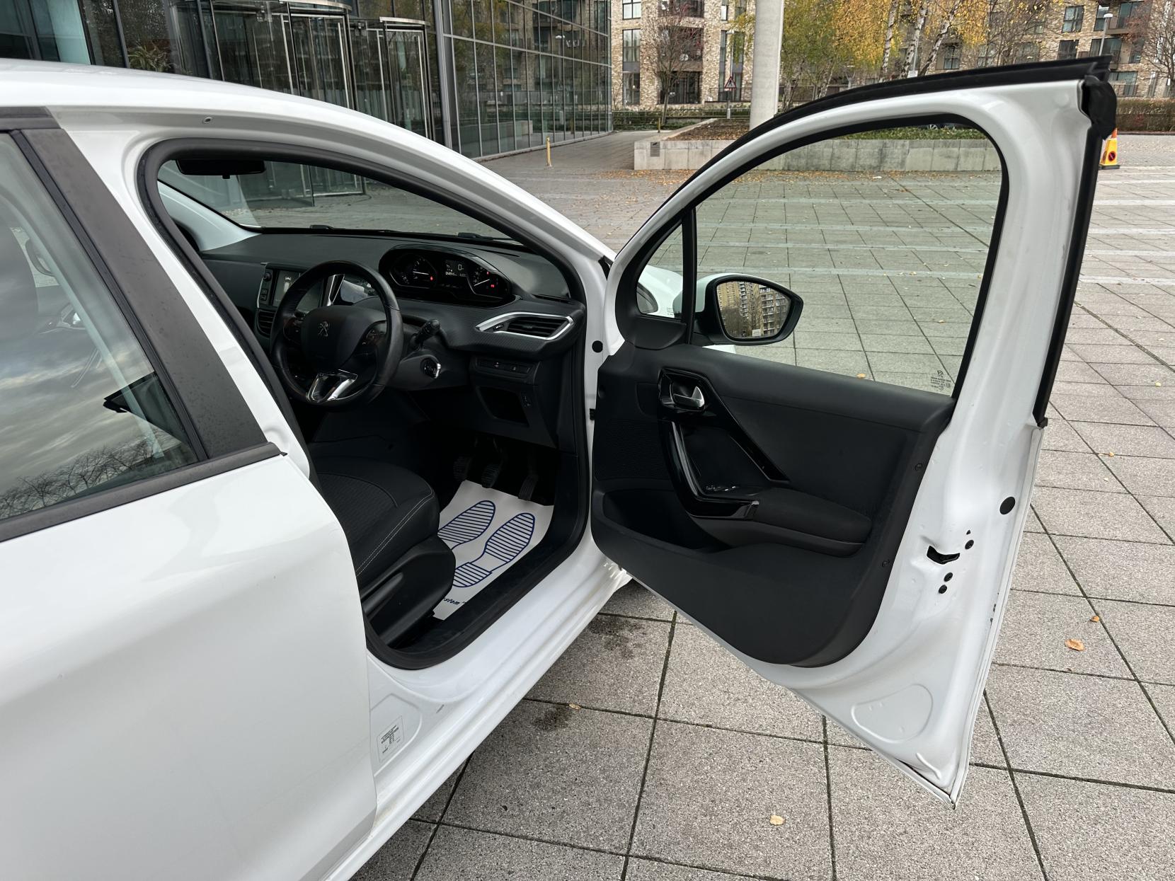 Peugeot 208 1.2 PureTech Active Hatchback 5dr Petrol Manual Euro 6 (82 ps)