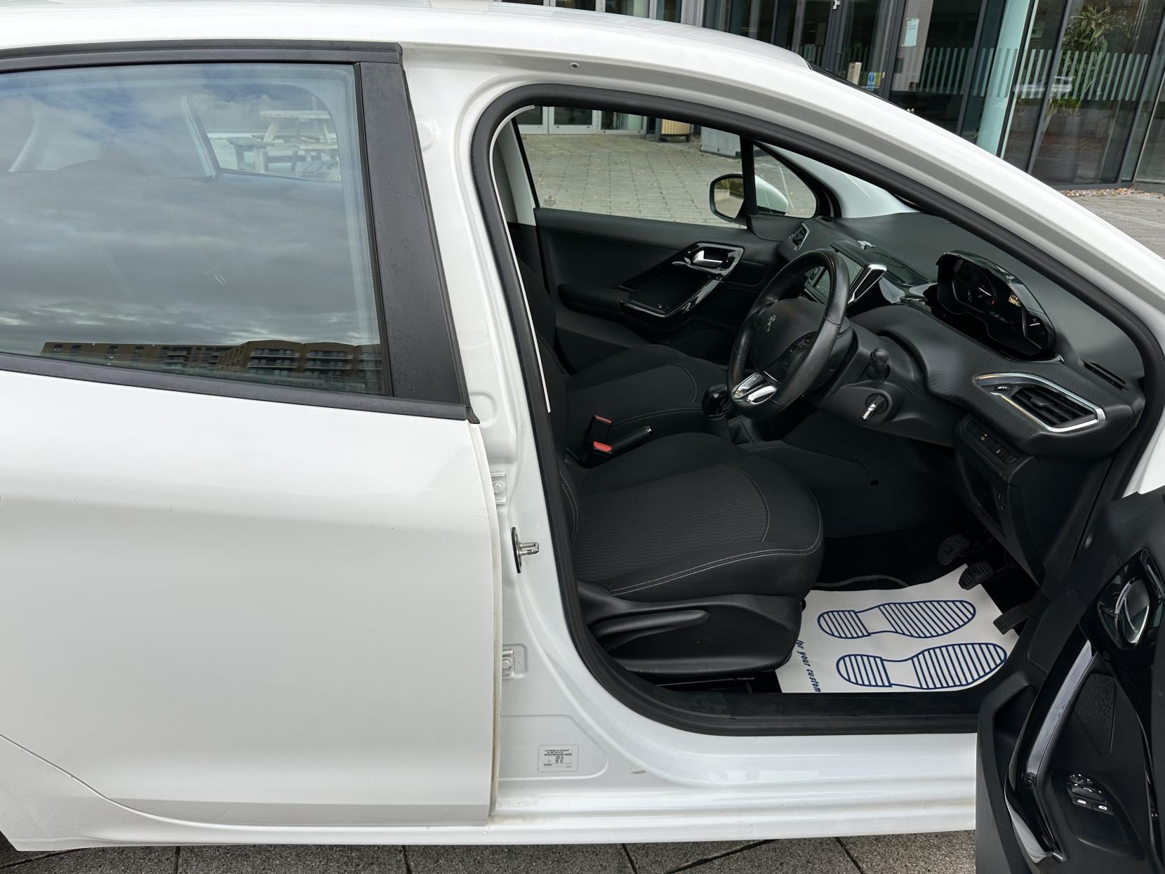 Peugeot 208 1.2 PureTech Active Hatchback 5dr Petrol Manual Euro 6 (82 ps)