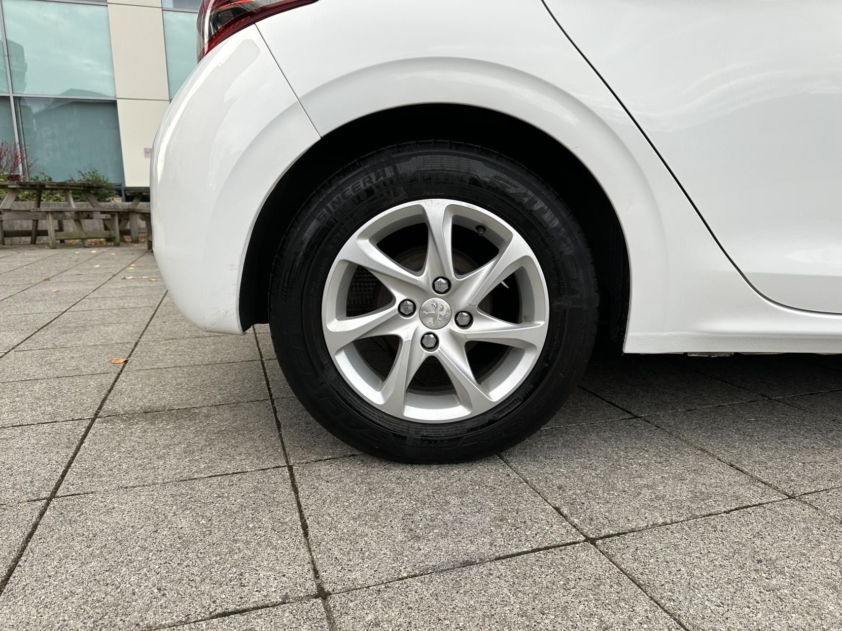 Peugeot 208 1.2 PureTech Active Hatchback 5dr Petrol Manual Euro 6 (82 ps)