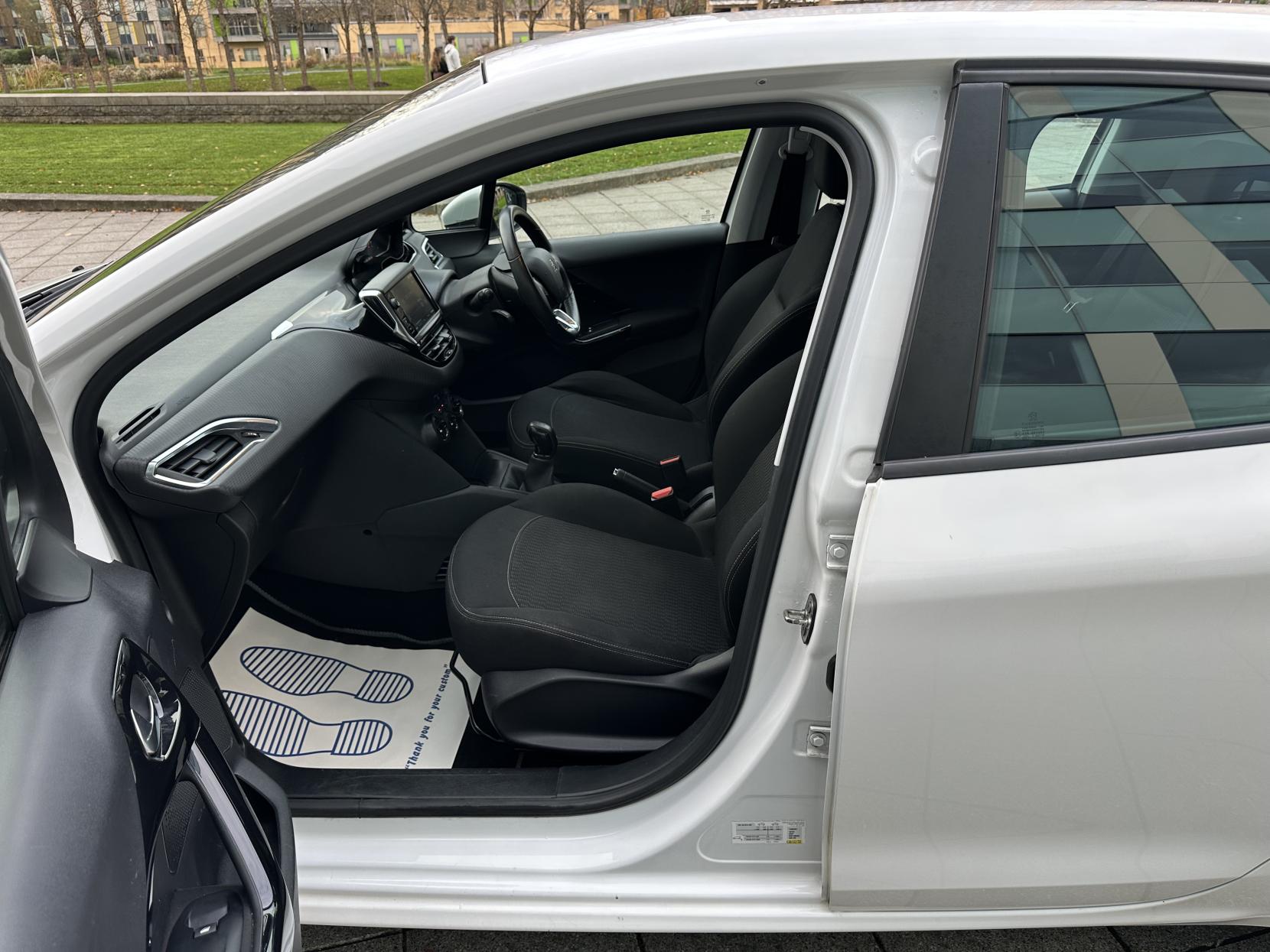 Peugeot 208 1.2 PureTech Active Hatchback 5dr Petrol Manual Euro 6 (82 ps)