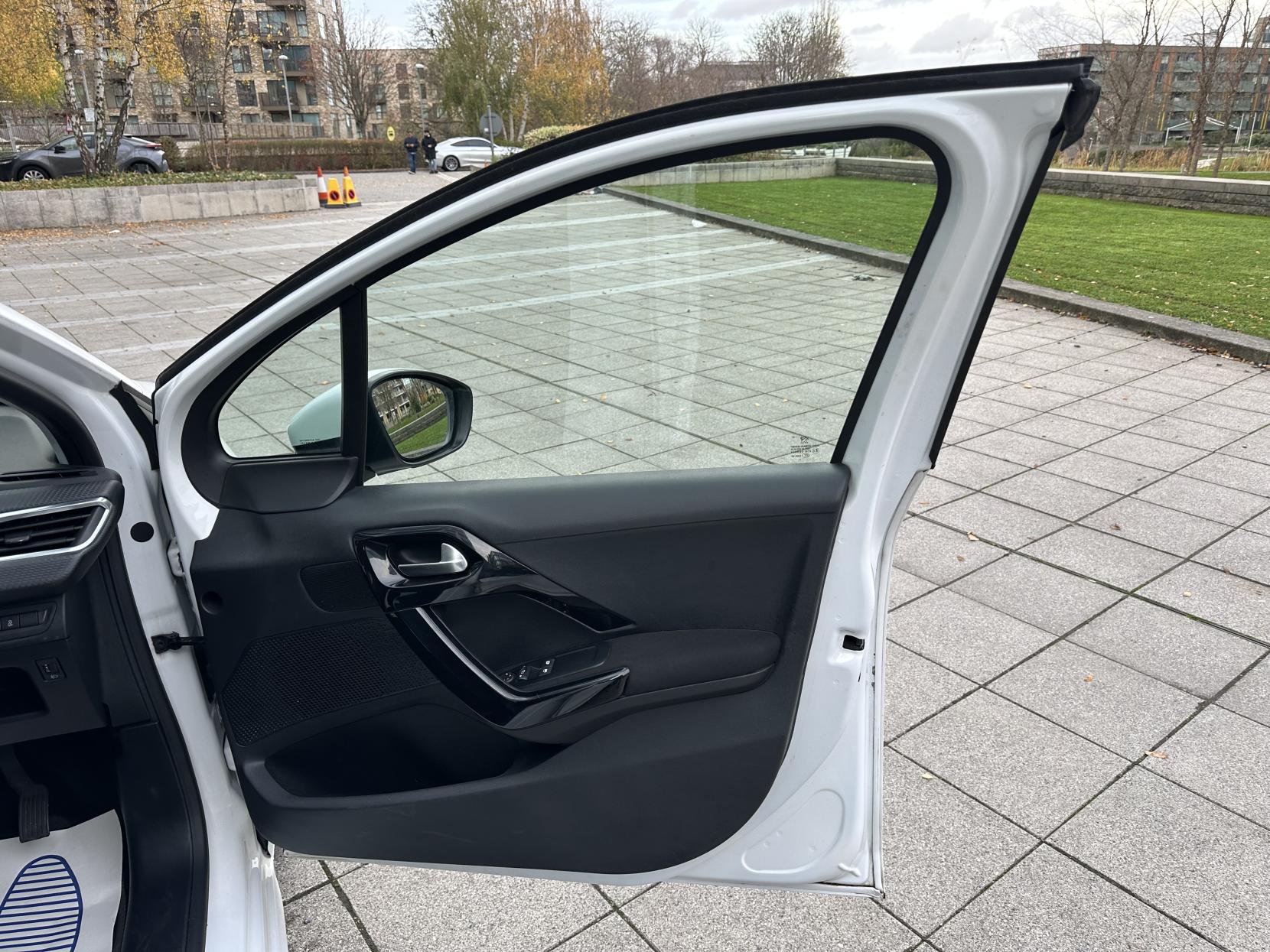 Peugeot 208 1.2 PureTech Active Hatchback 5dr Petrol Manual Euro 6 (82 ps)