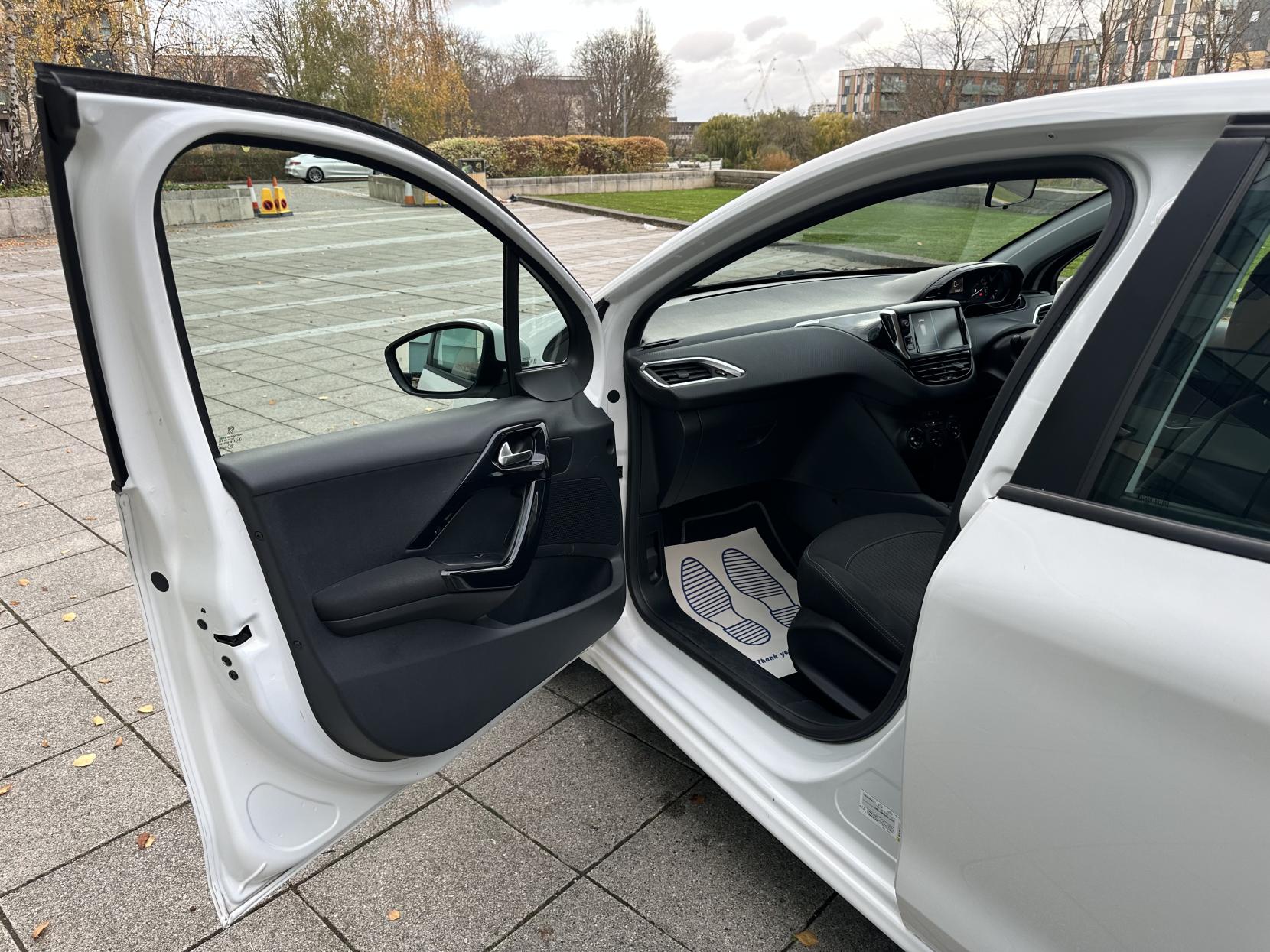 Peugeot 208 1.2 PureTech Active Hatchback 5dr Petrol Manual Euro 6 (82 ps)