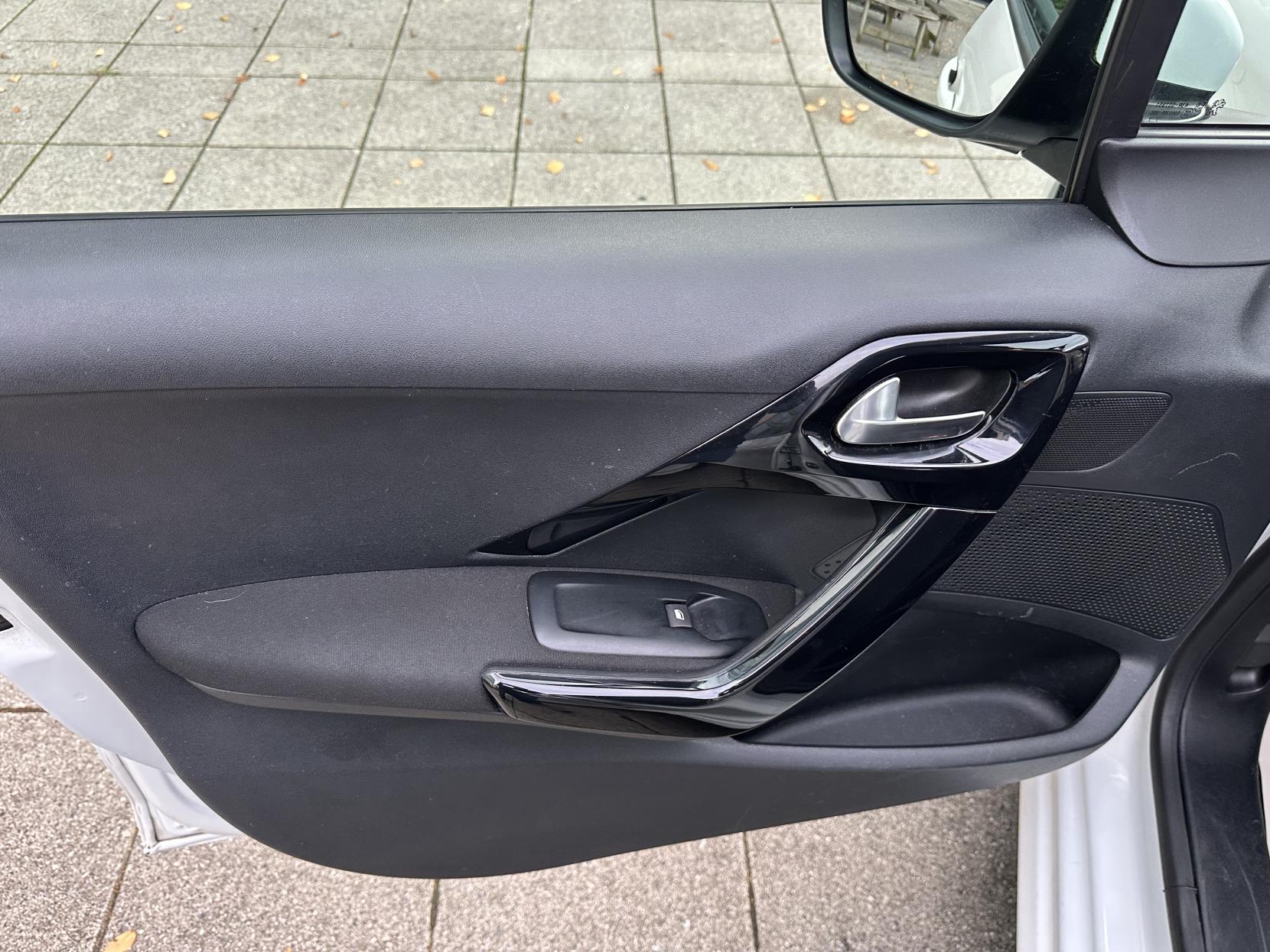 Peugeot 208 1.2 PureTech Active Hatchback 5dr Petrol Manual Euro 6 (82 ps)