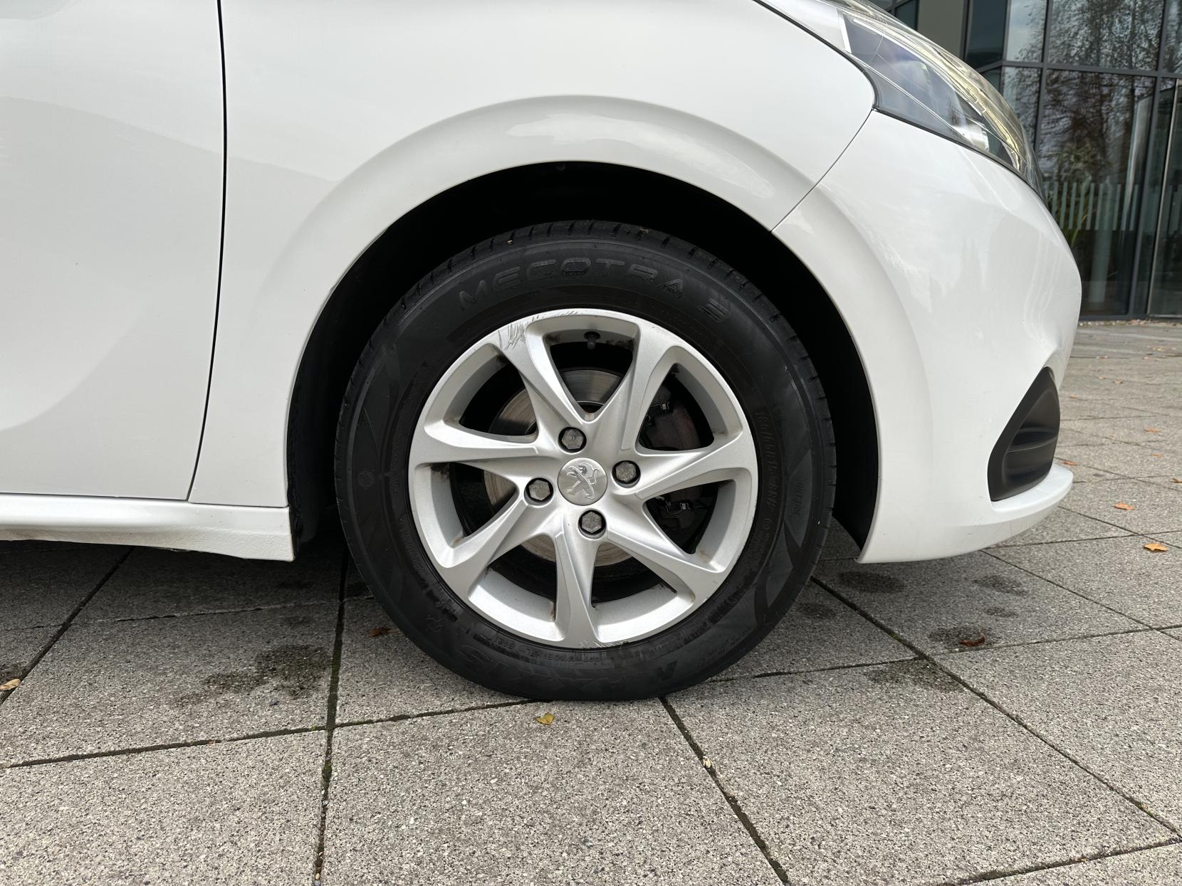 Peugeot 208 1.2 PureTech Active Hatchback 5dr Petrol Manual Euro 6 (82 ps)