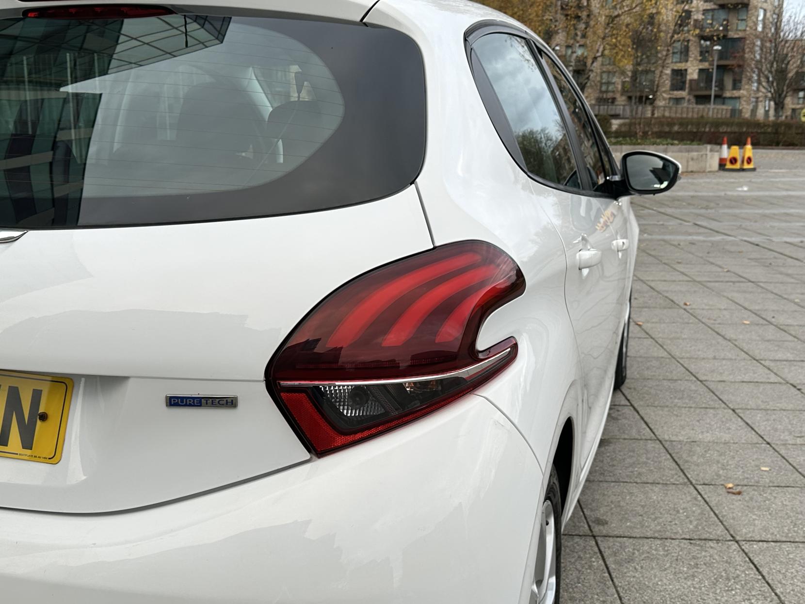 Peugeot 208 1.2 PureTech Active Hatchback 5dr Petrol Manual Euro 6 (82 ps)