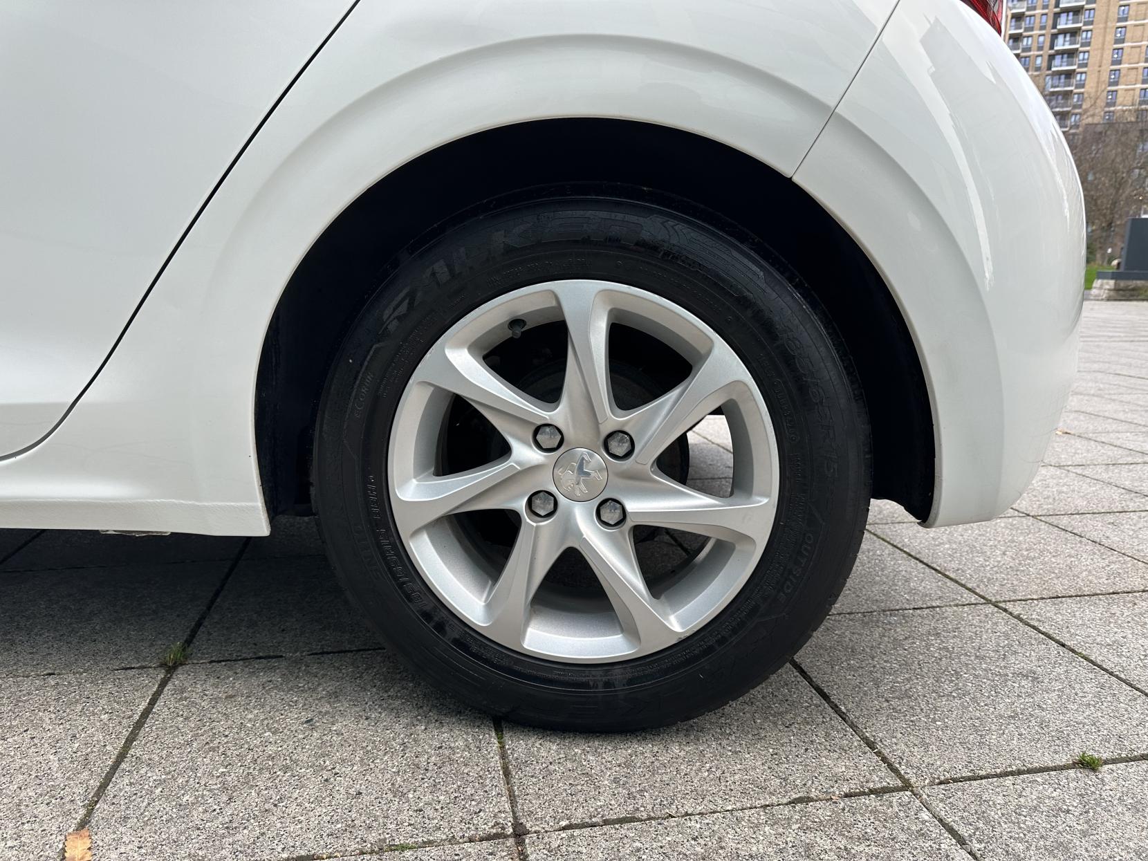 Peugeot 208 1.2 PureTech Active Hatchback 5dr Petrol Manual Euro 6 (82 ps)