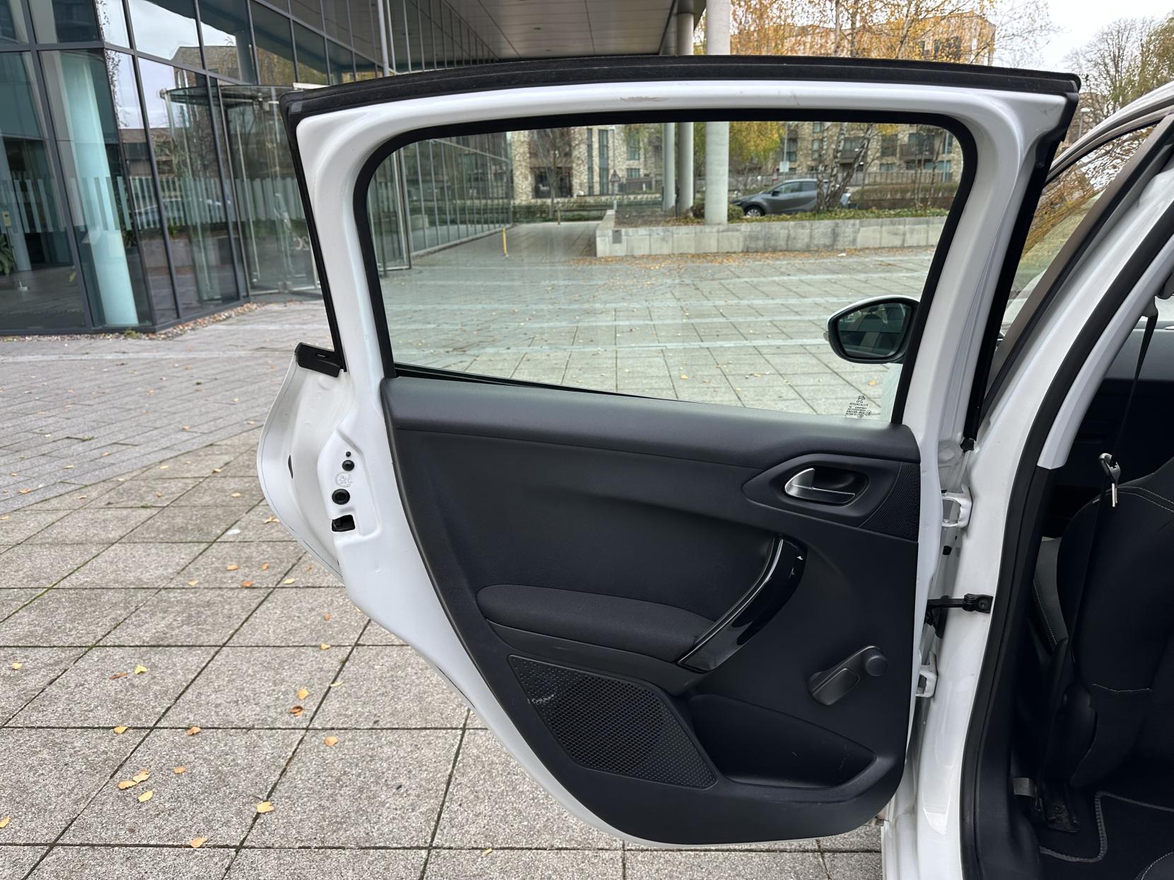 Peugeot 208 1.2 PureTech Active Hatchback 5dr Petrol Manual Euro 6 (82 ps)