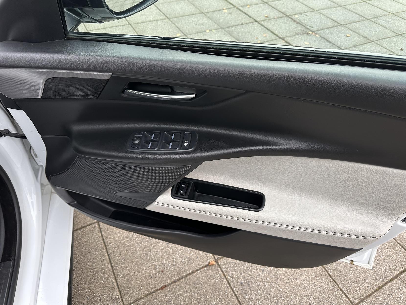 Jaguar XE 2.0d R-Sport Saloon 4dr Diesel Auto Euro 6 (s/s) (180 ps)