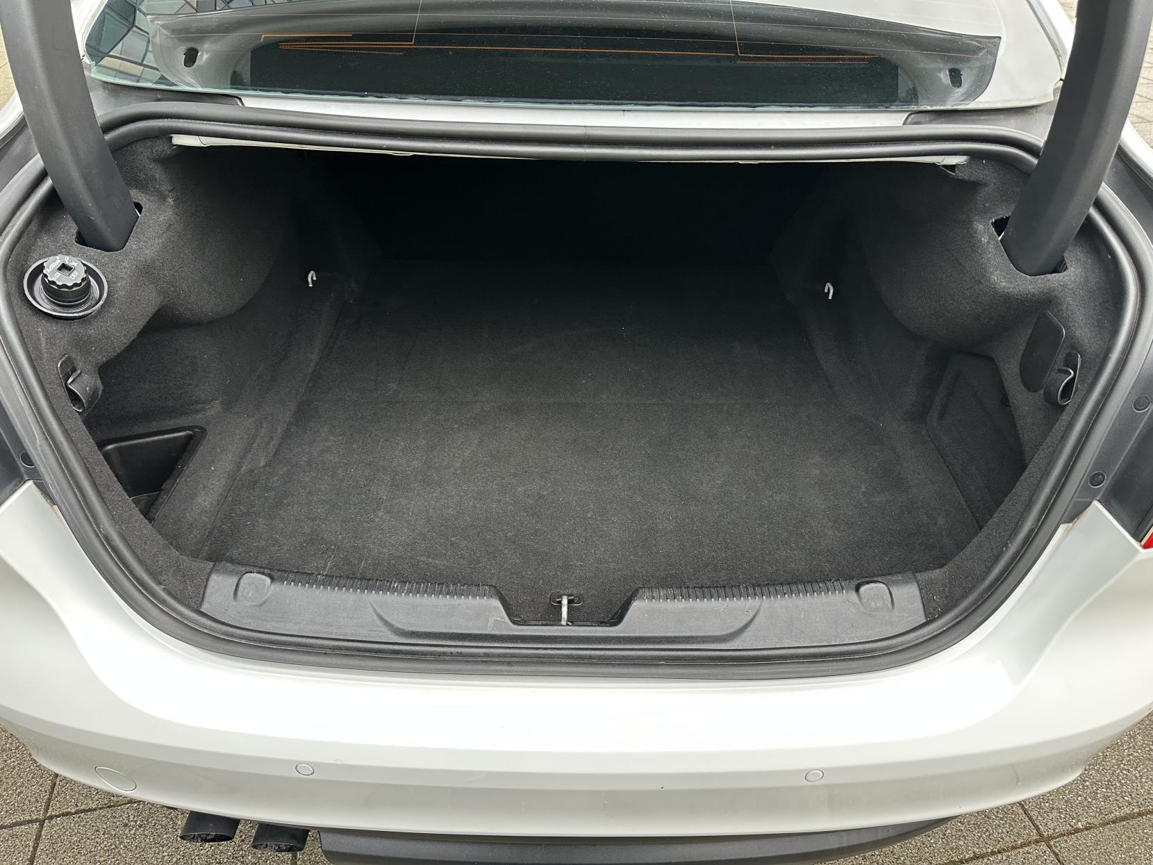 Jaguar XE 2.0d R-Sport Saloon 4dr Diesel Auto Euro 6 (s/s) (180 ps)