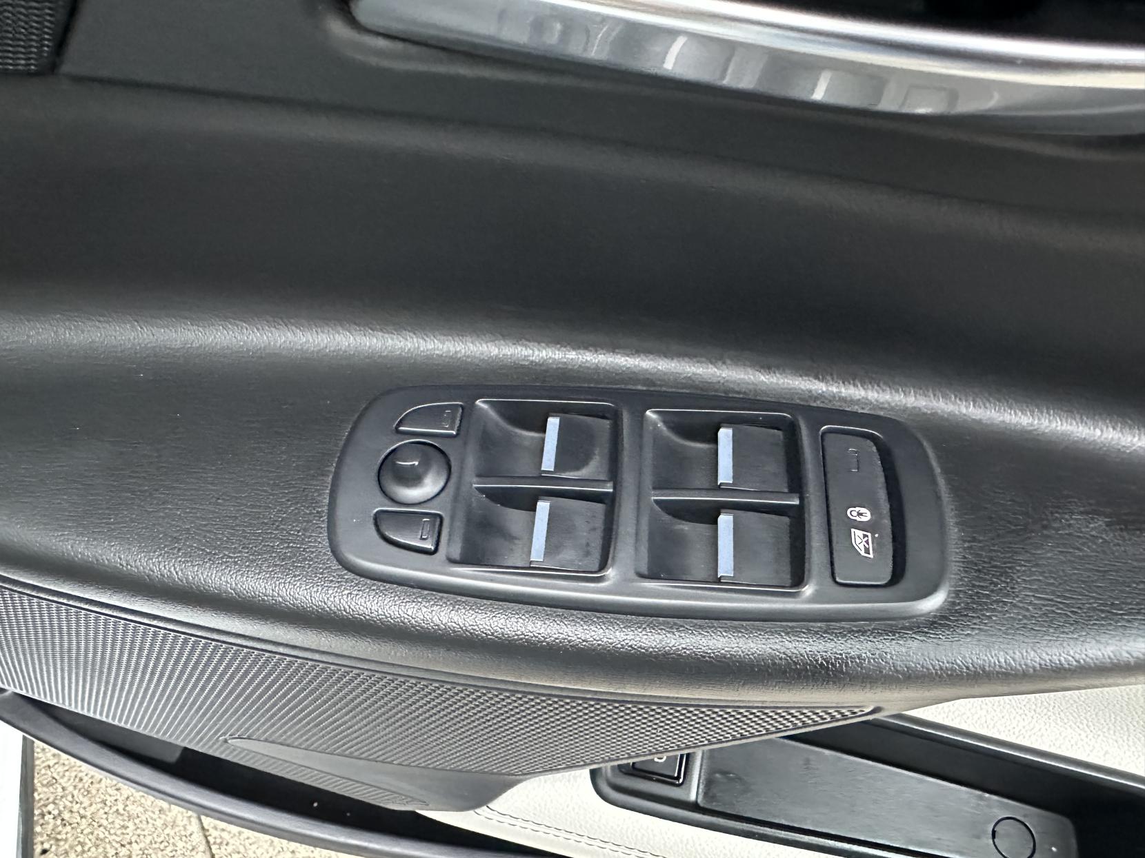 Jaguar XE 2.0d R-Sport Saloon 4dr Diesel Auto Euro 6 (s/s) (180 ps)