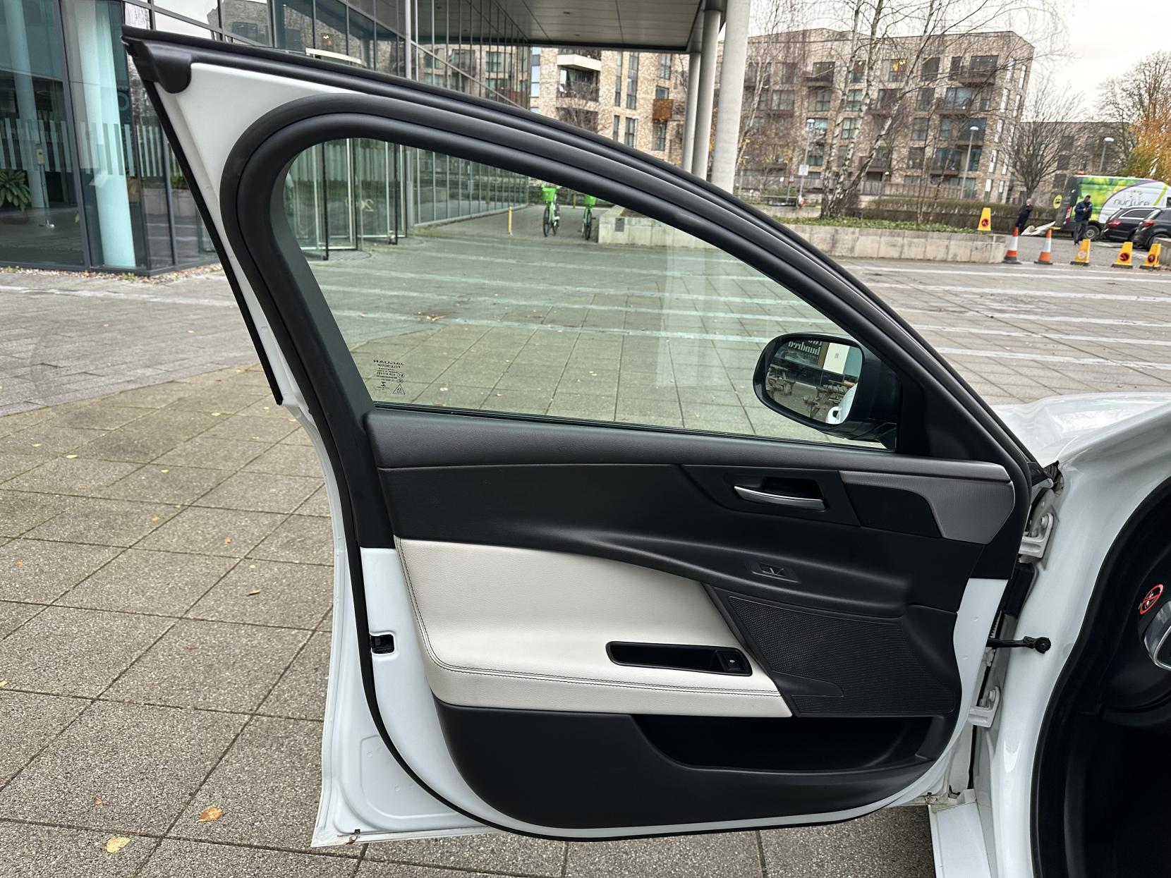 Jaguar XE 2.0d R-Sport Saloon 4dr Diesel Auto Euro 6 (s/s) (180 ps)