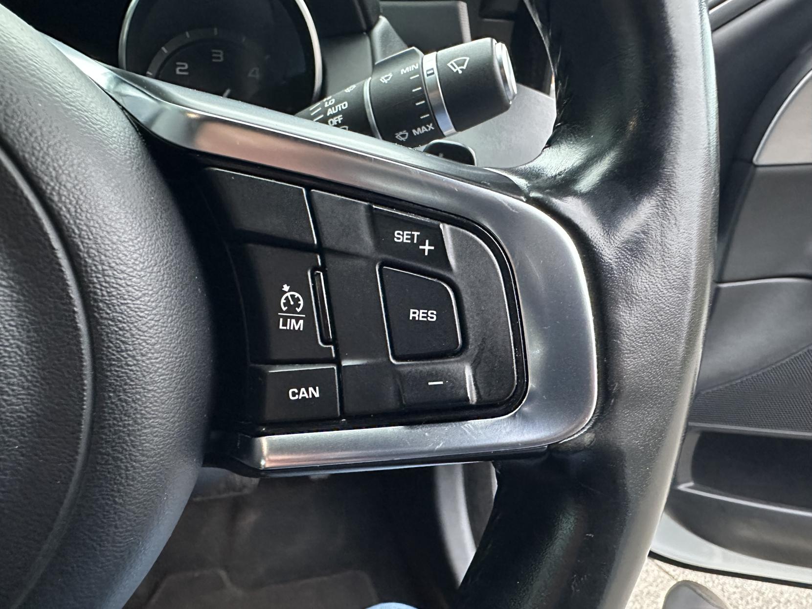 Jaguar XE 2.0d R-Sport Saloon 4dr Diesel Auto Euro 6 (s/s) (180 ps)