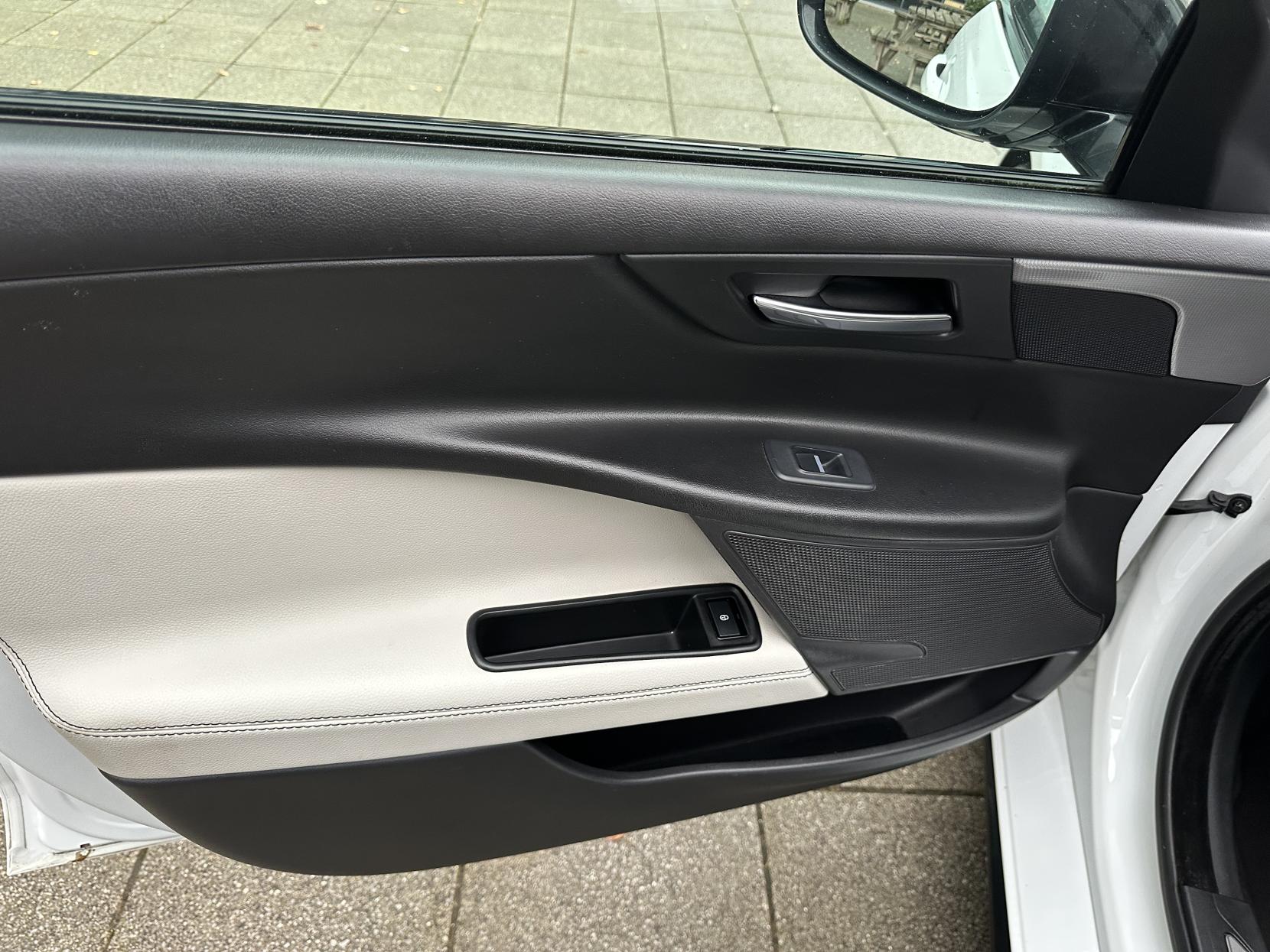 Jaguar XE 2.0d R-Sport Saloon 4dr Diesel Auto Euro 6 (s/s) (180 ps)