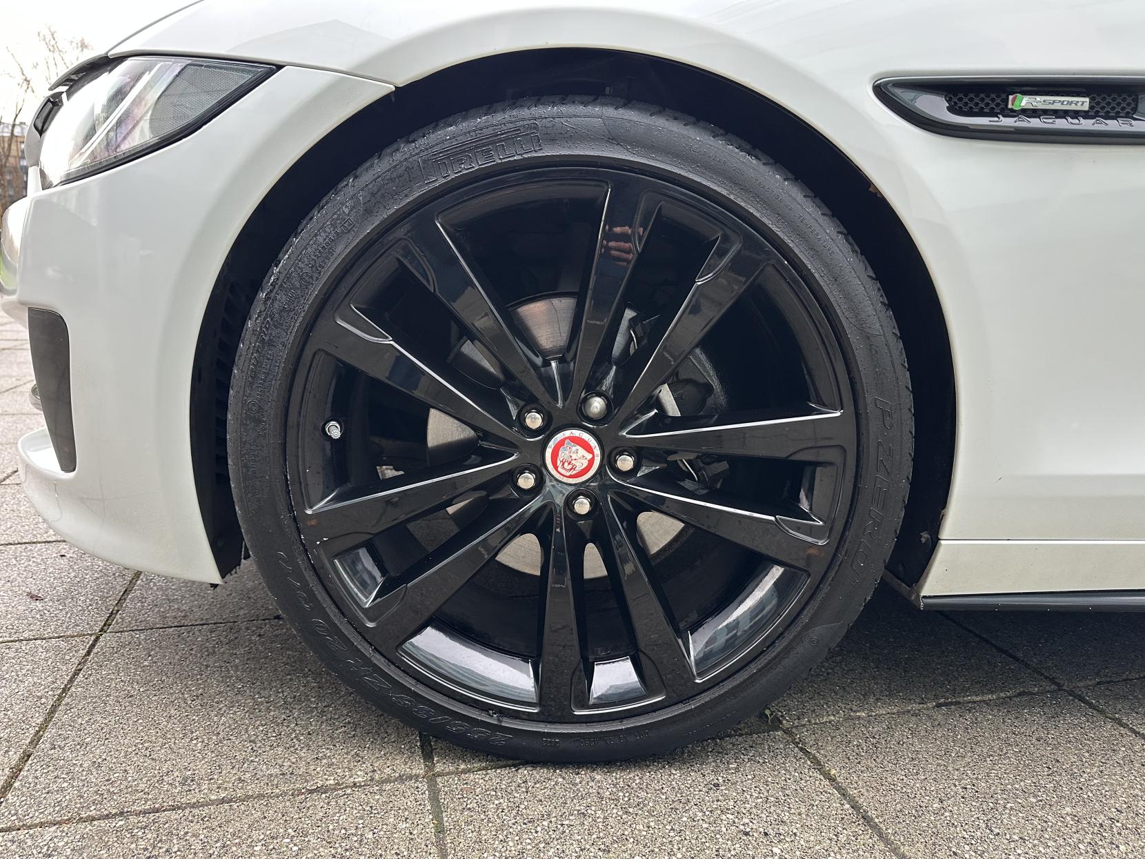 Jaguar XE 2.0d R-Sport Saloon 4dr Diesel Auto Euro 6 (s/s) (180 ps)