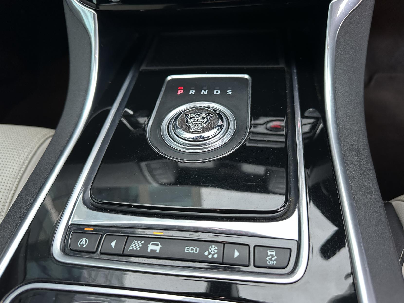 Jaguar XE 2.0d R-Sport Saloon 4dr Diesel Auto Euro 6 (s/s) (180 ps)