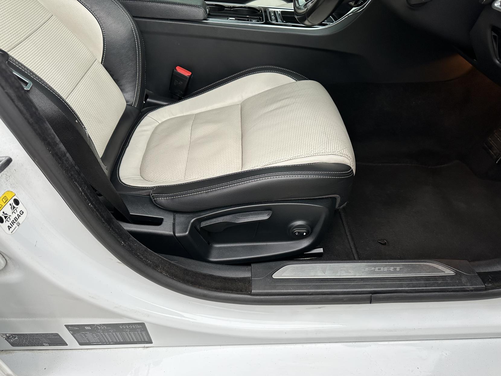 Jaguar XE 2.0d R-Sport Saloon 4dr Diesel Auto Euro 6 (s/s) (180 ps)