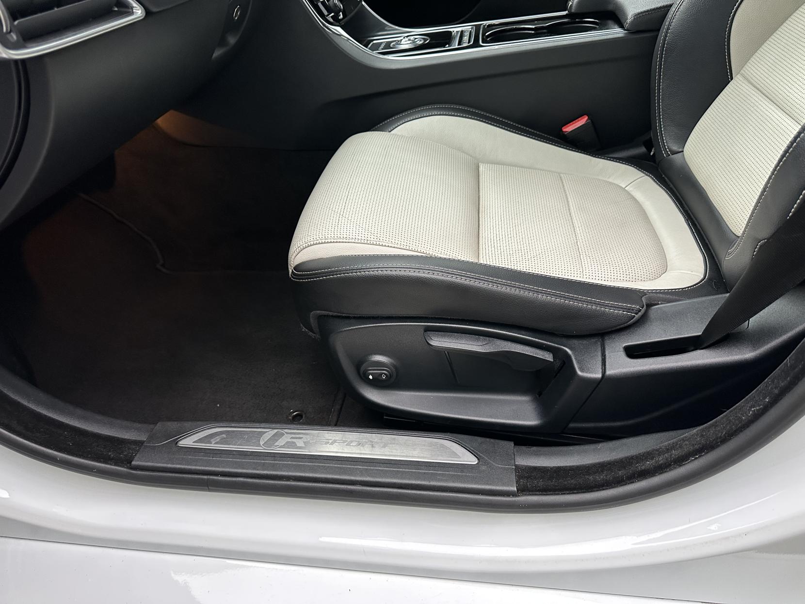 Jaguar XE 2.0d R-Sport Saloon 4dr Diesel Auto Euro 6 (s/s) (180 ps)