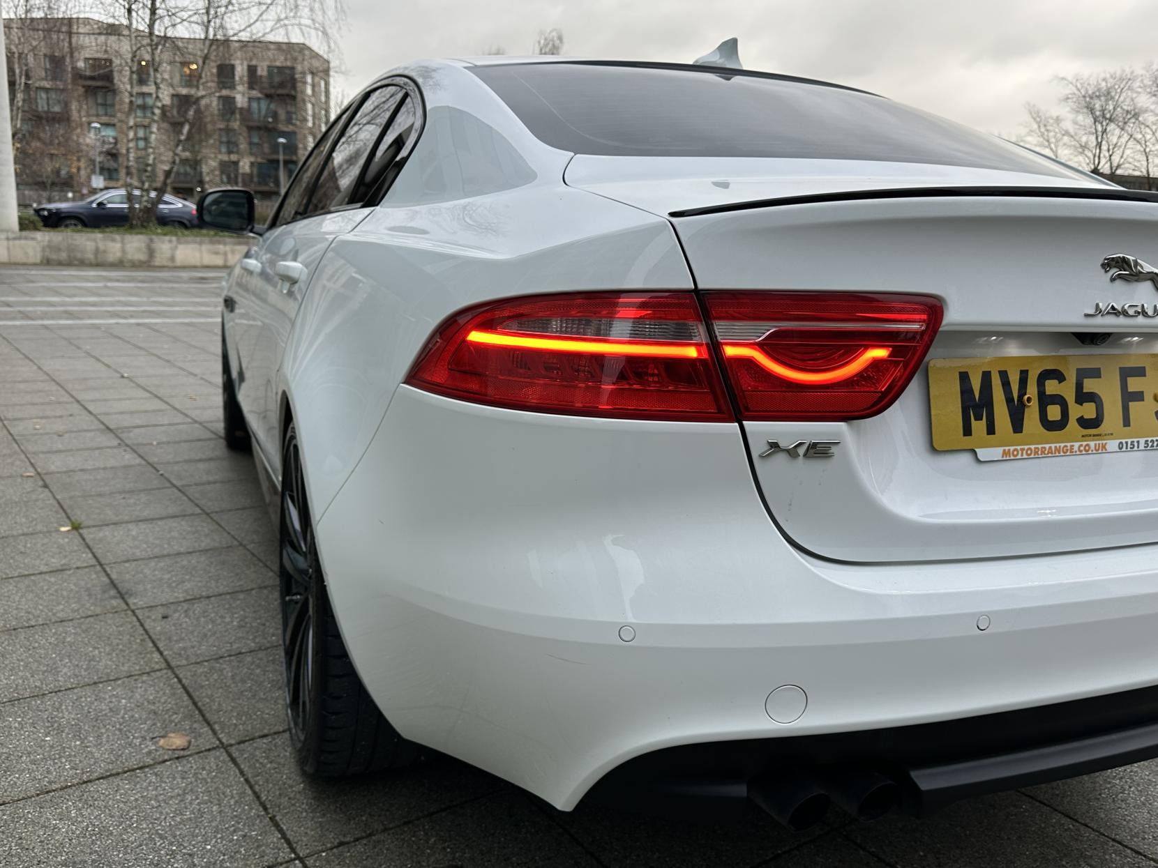 Jaguar XE 2.0d R-Sport Saloon 4dr Diesel Auto Euro 6 (s/s) (180 ps)