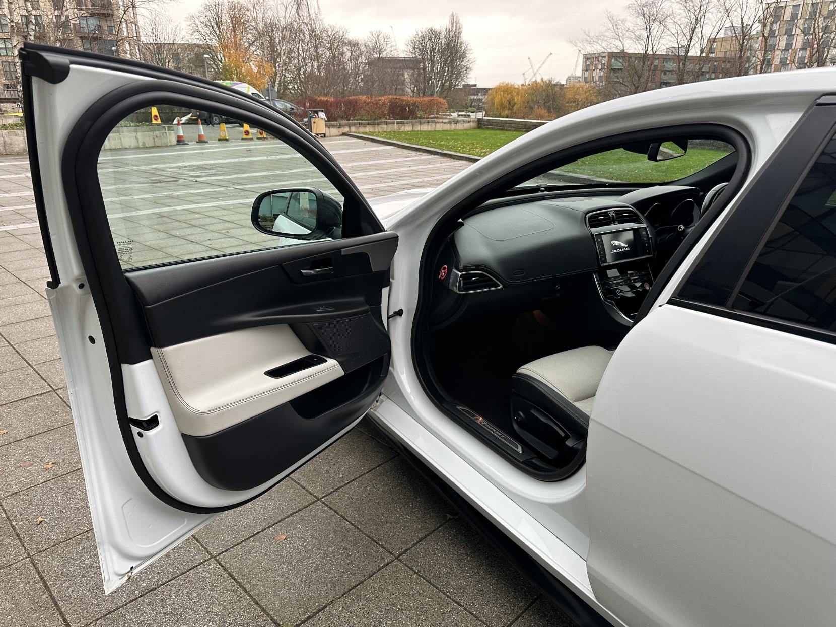 Jaguar XE 2.0d R-Sport Saloon 4dr Diesel Auto Euro 6 (s/s) (180 ps)