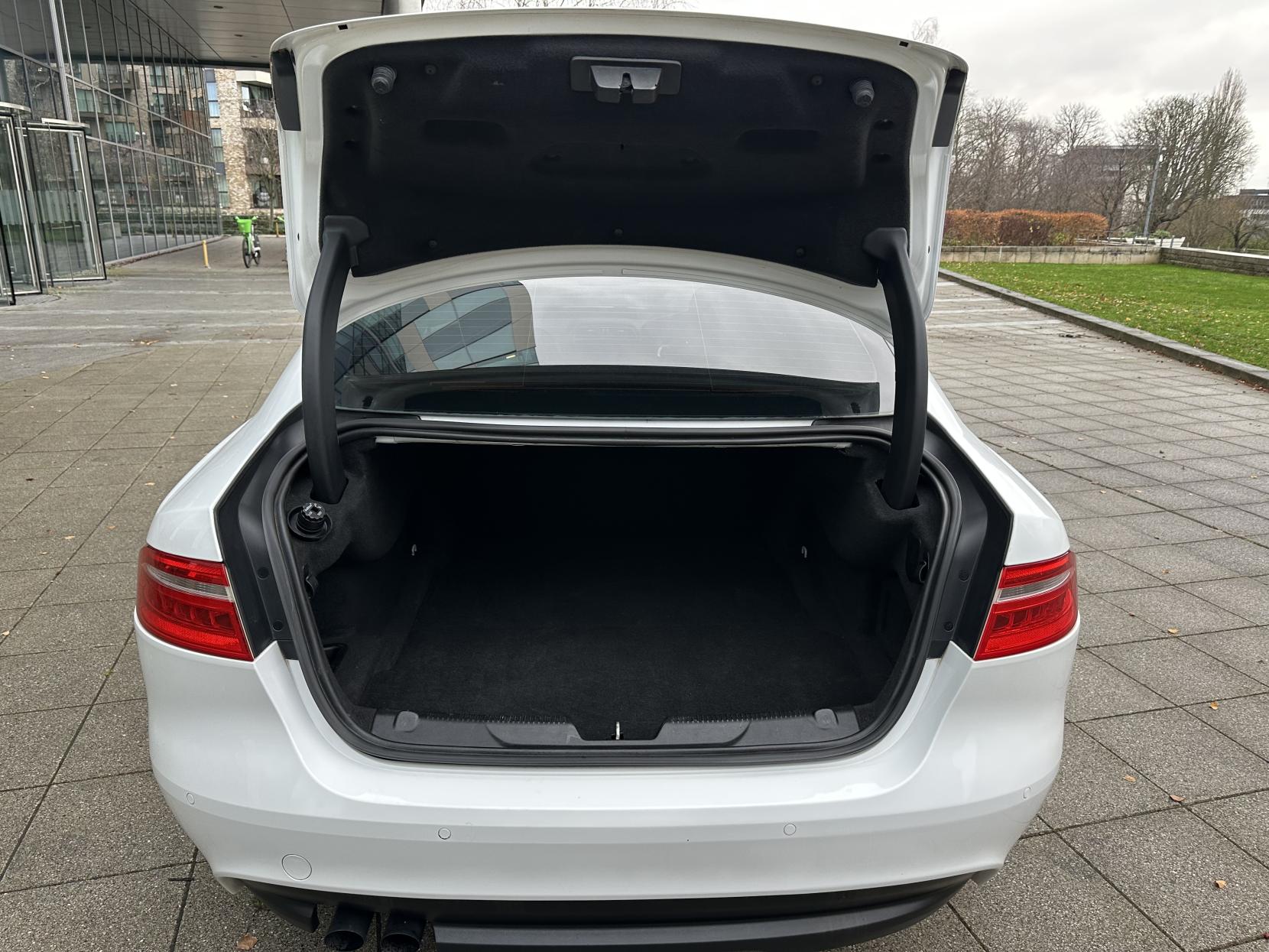 Jaguar XE 2.0d R-Sport Saloon 4dr Diesel Auto Euro 6 (s/s) (180 ps)