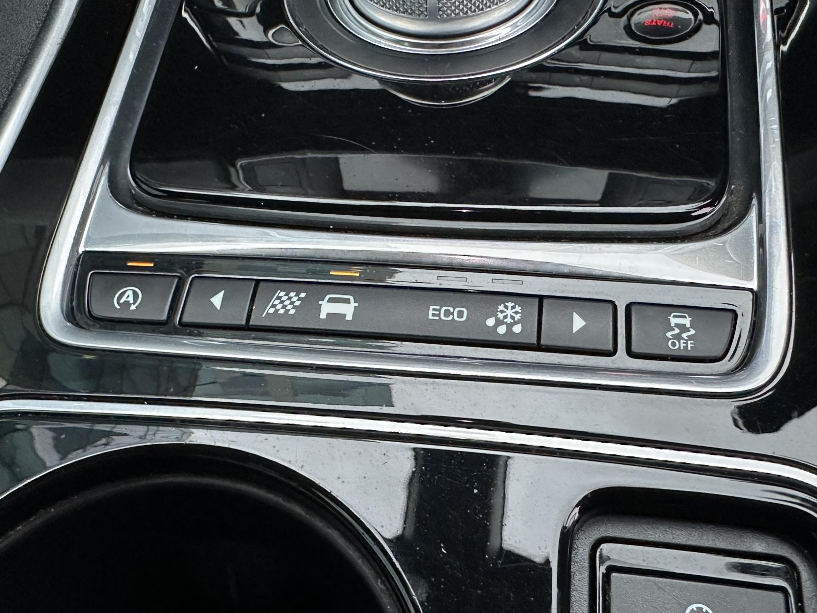 Jaguar XE 2.0d R-Sport Saloon 4dr Diesel Auto Euro 6 (s/s) (180 ps)