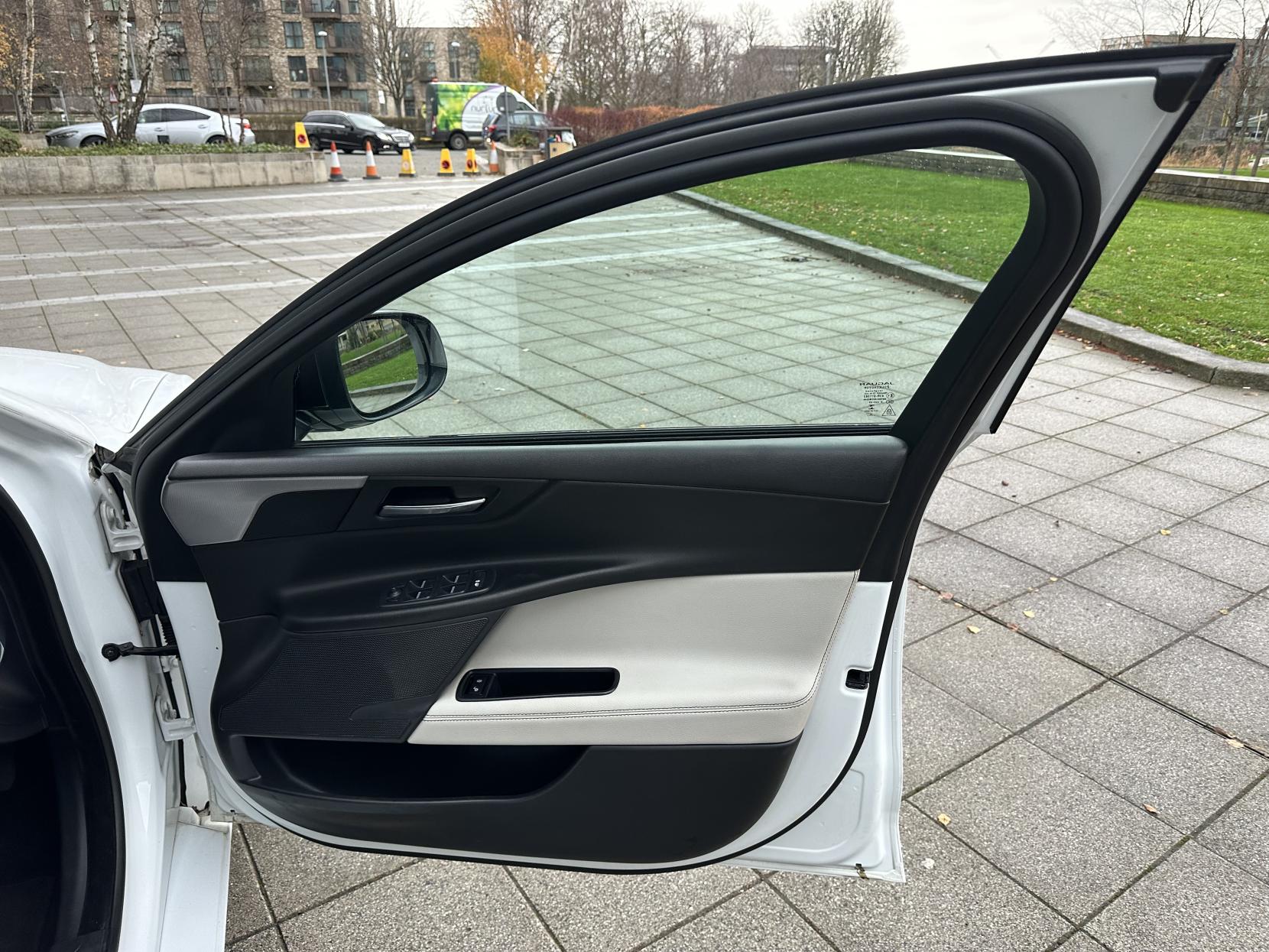 Jaguar XE 2.0d R-Sport Saloon 4dr Diesel Auto Euro 6 (s/s) (180 ps)