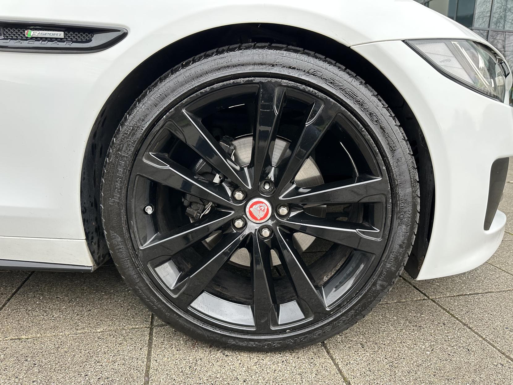 Jaguar XE 2.0d R-Sport Saloon 4dr Diesel Auto Euro 6 (s/s) (180 ps)