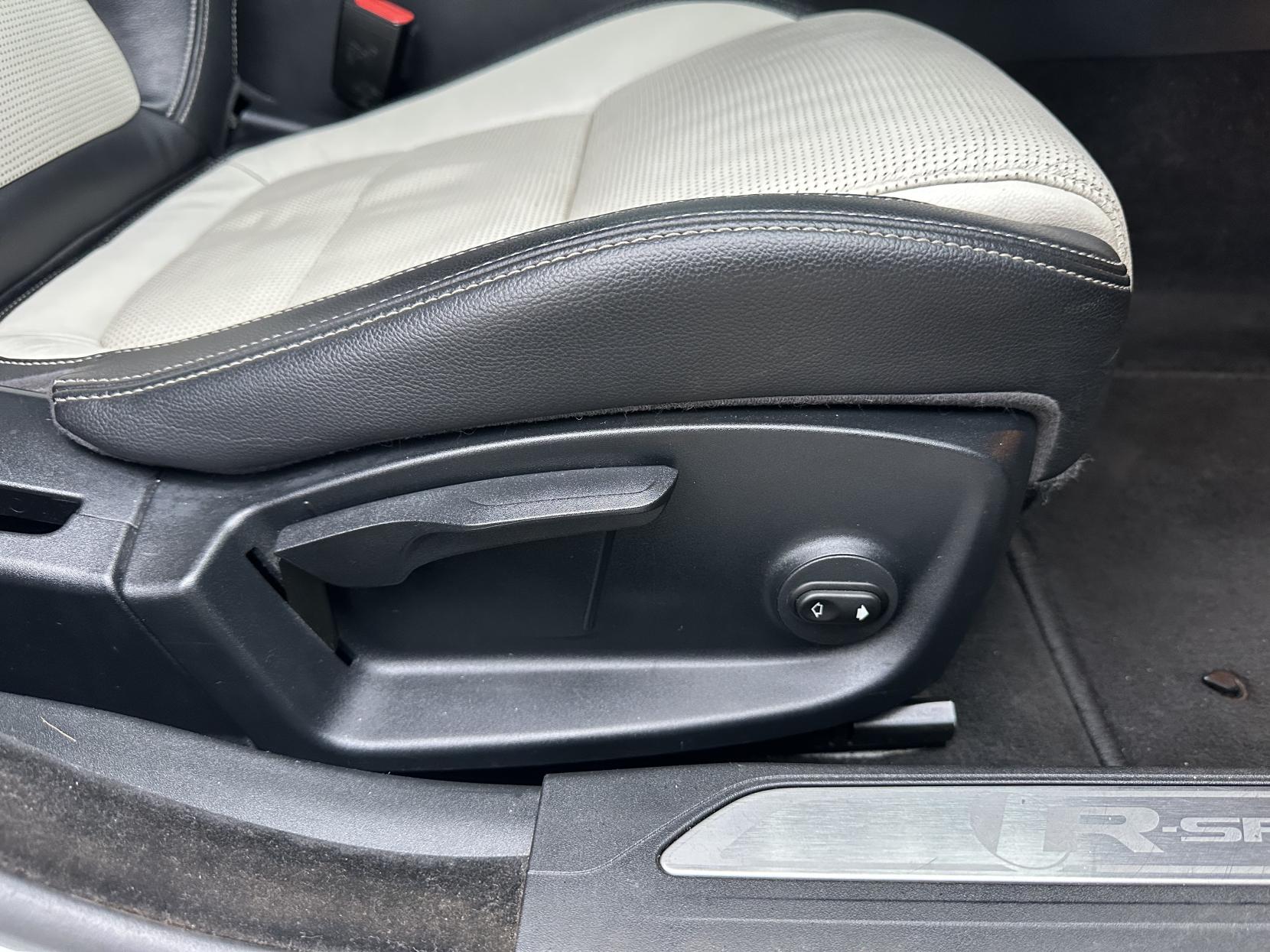 Jaguar XE 2.0d R-Sport Saloon 4dr Diesel Auto Euro 6 (s/s) (180 ps)