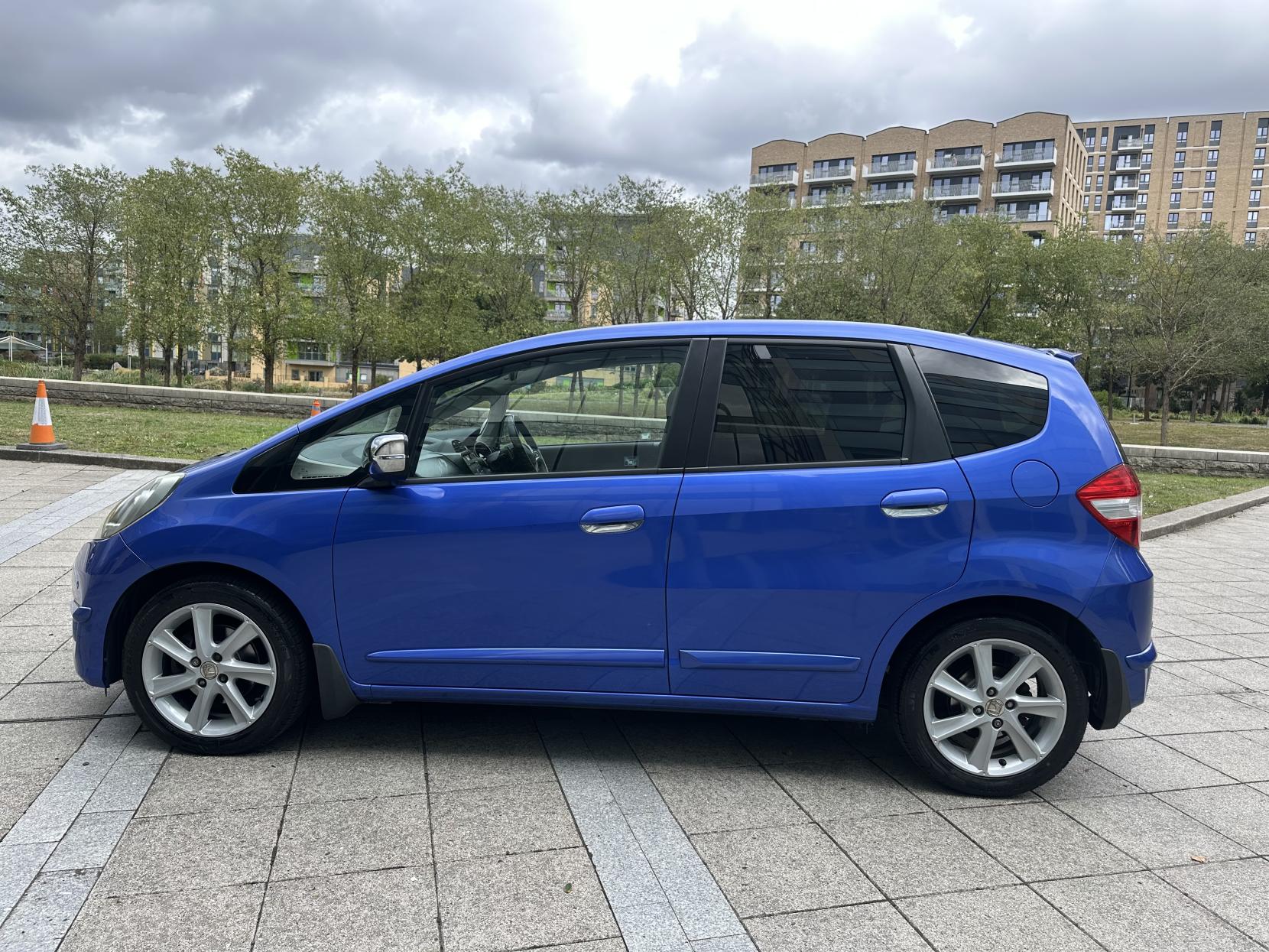 Honda Jazz 1.4 i-VTEC EX Hatchback 5dr Petrol CVT Euro 5 (99 ps)